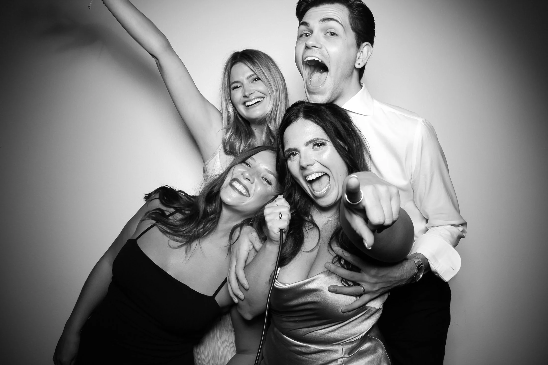 fotio-photobooth-portrait-bridgeport-arts-center-wedding-chicago-event-bw-8.jpg