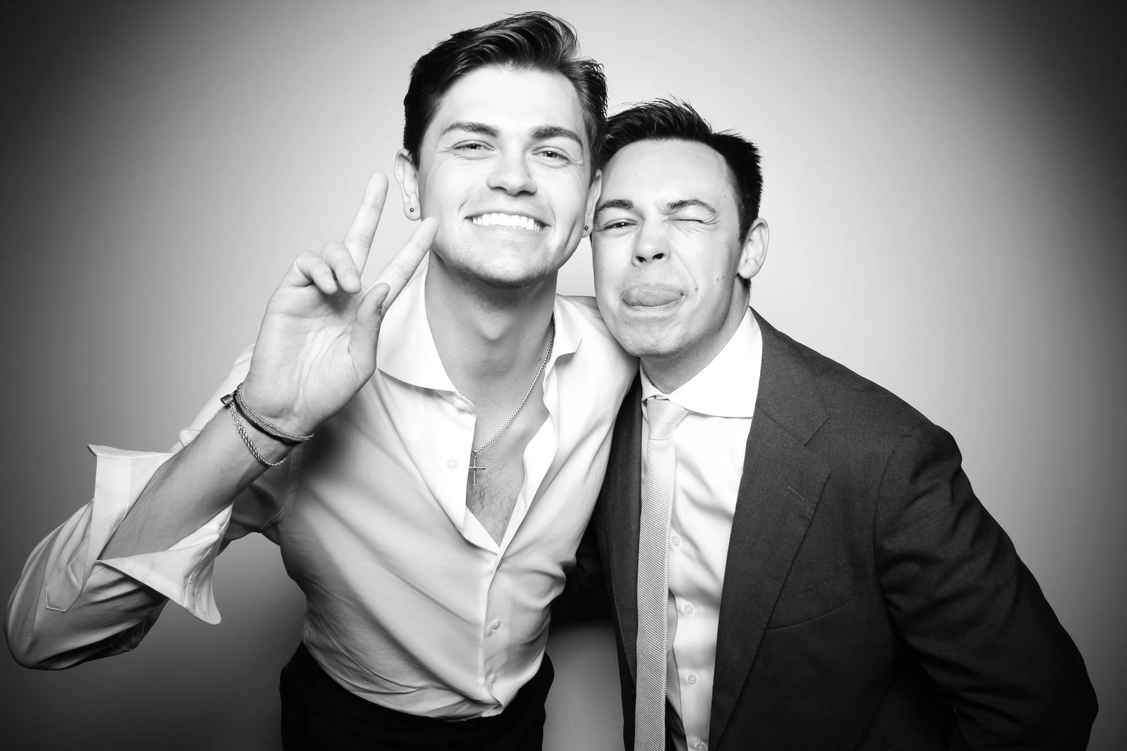 fotio-photobooth-portrait-bridgeport-arts-center-wedding-chicago-event-bw-16.jpg