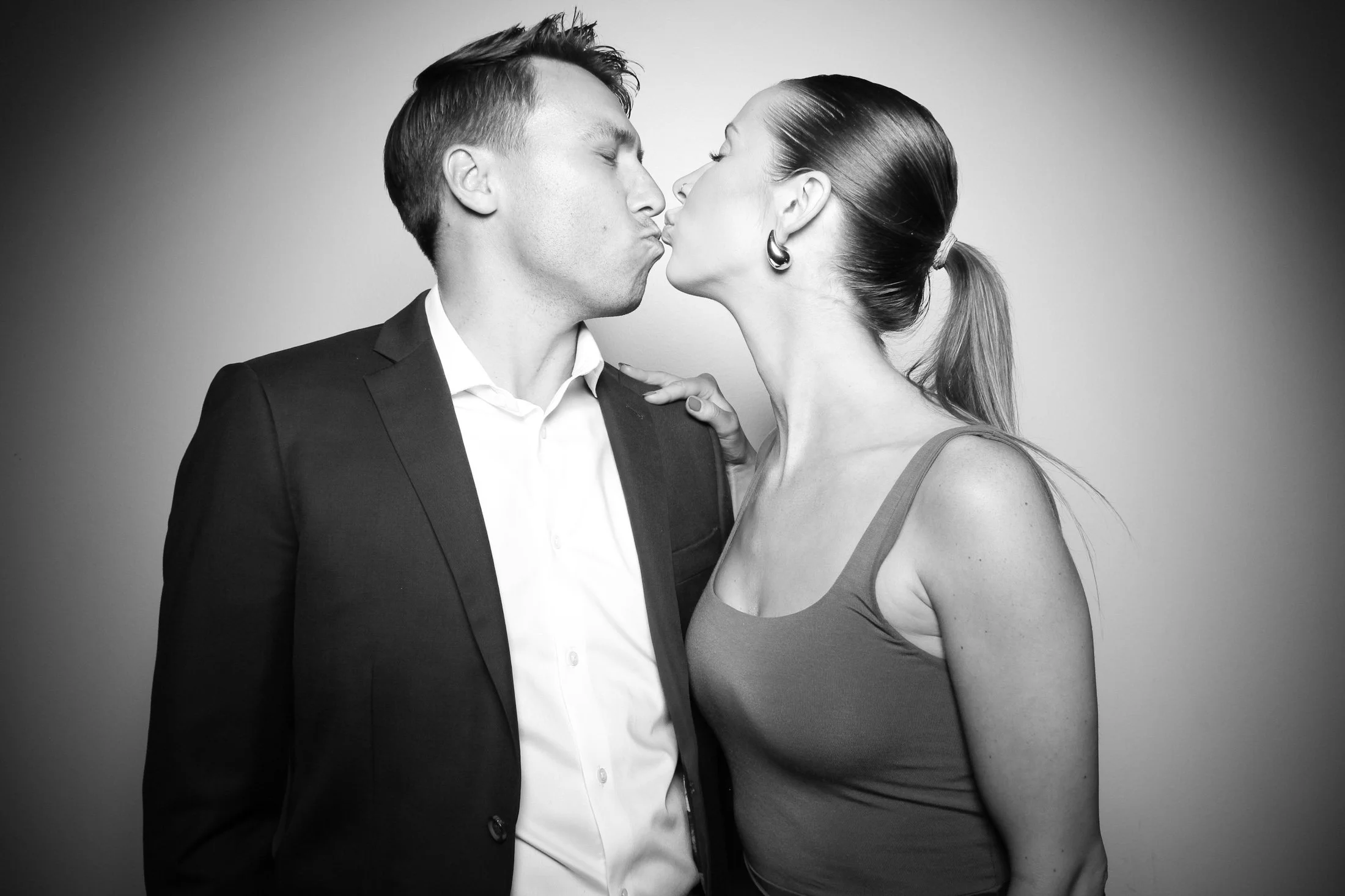 fotio-photobooth-portrait-bridgeport-arts-center-wedding-chicago-event-bw-19.jpg