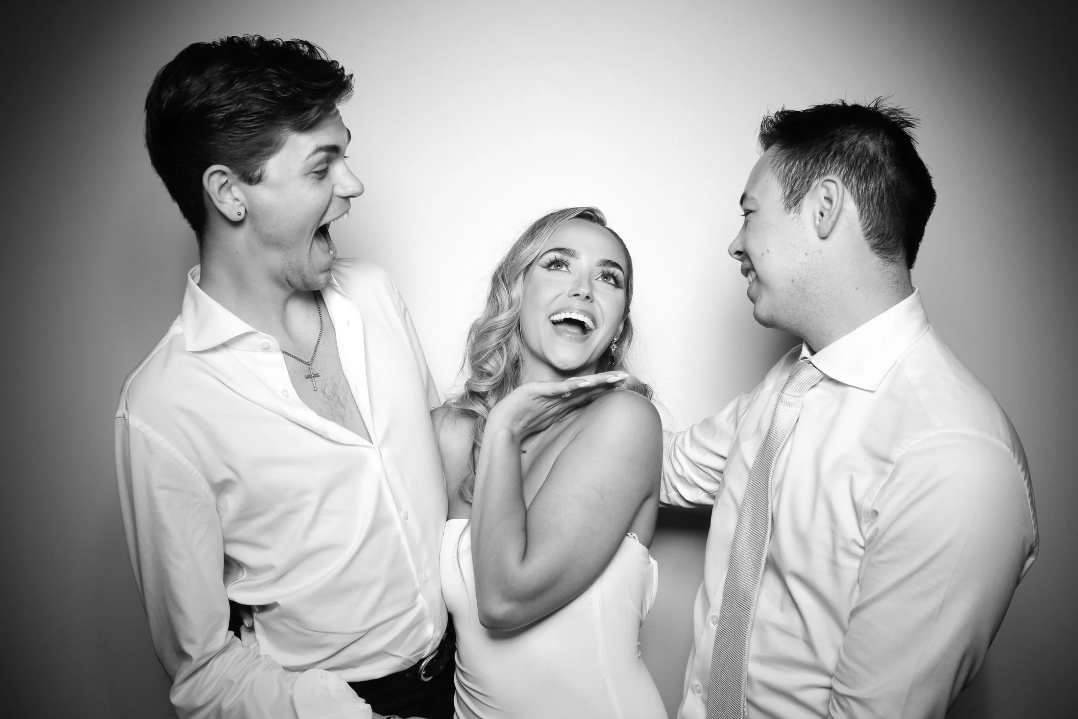 fotio-photobooth-portrait-bridgeport-arts-center-wedding-chicago-event-bw-23.jpg