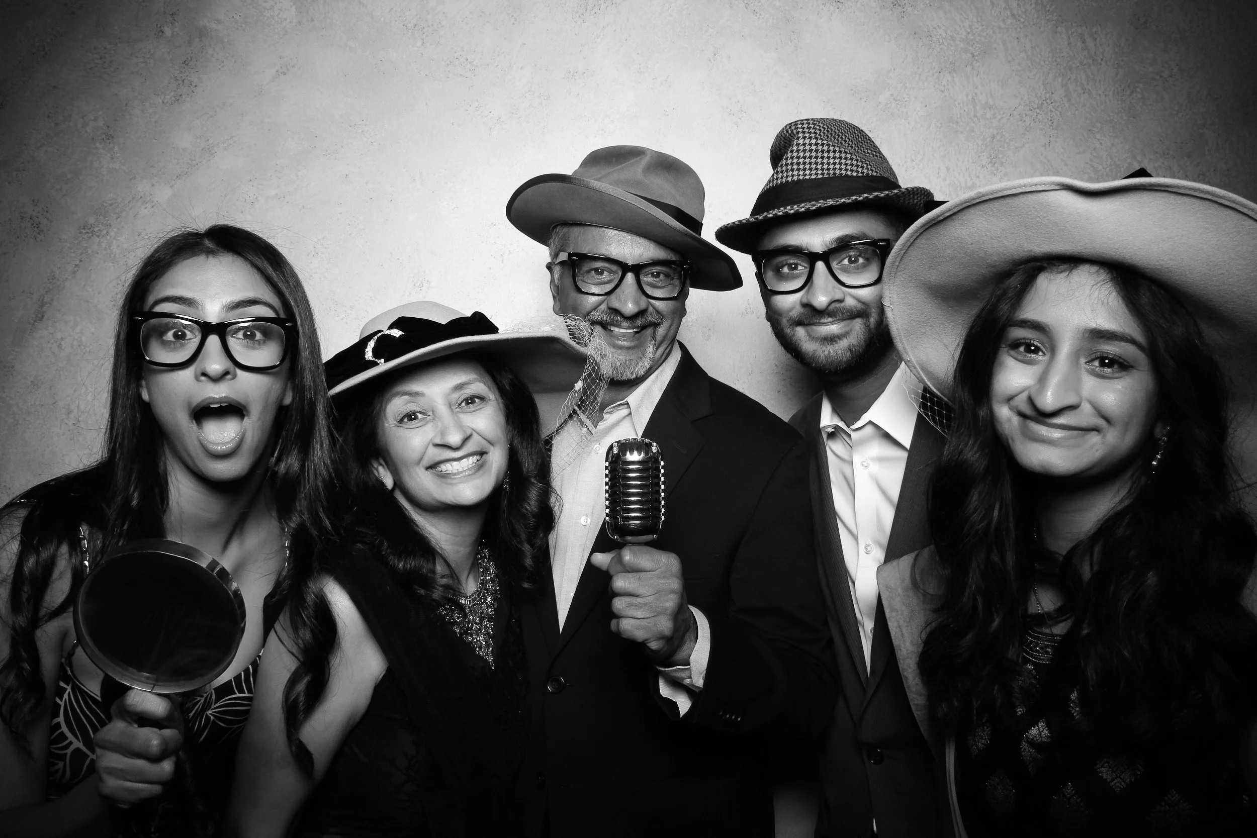 Moment_on_Main_Wheaton_Photo_Booth_Event_Space_004.jpg
