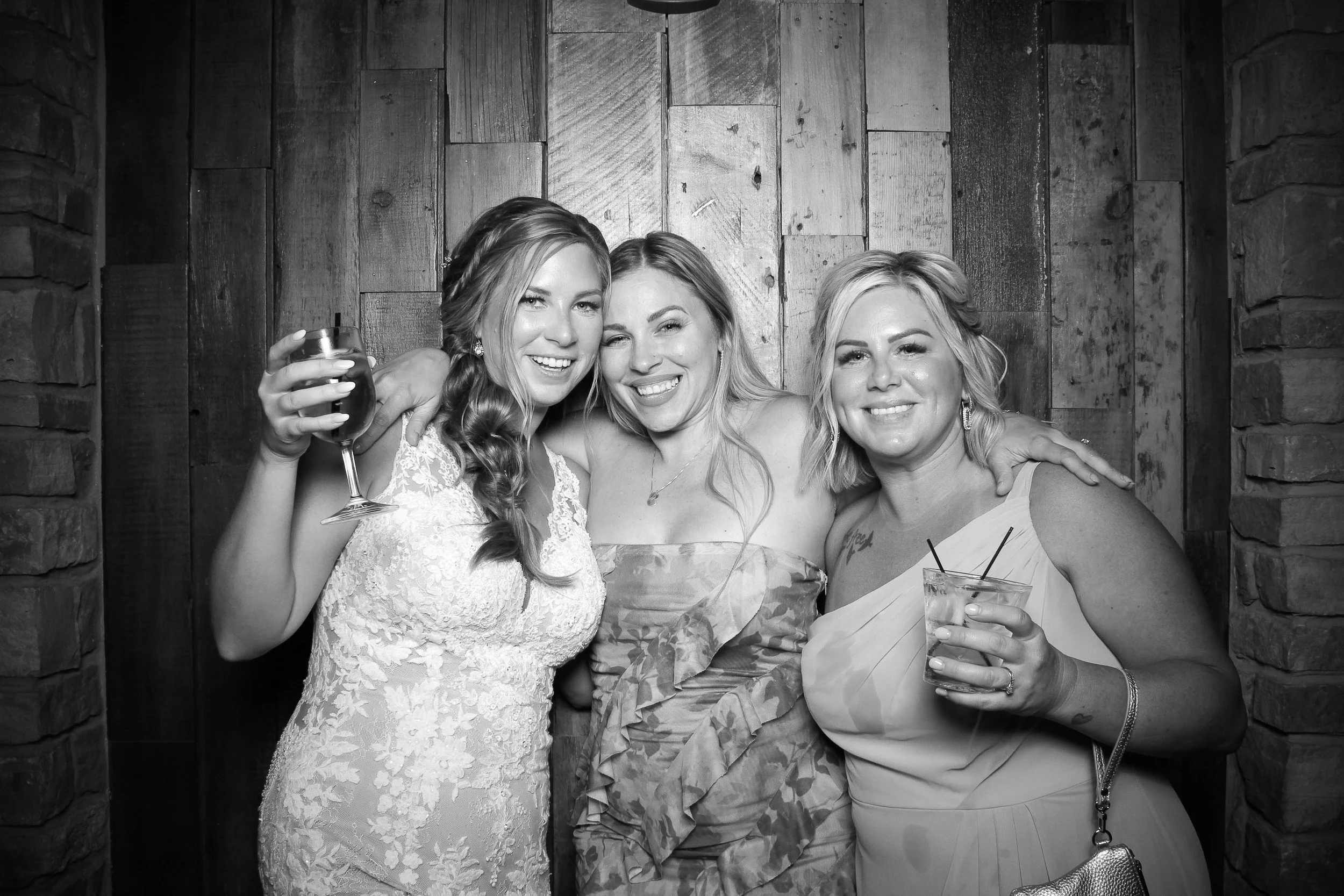 fotio-photobooth-bw-wedding-3.jpg
