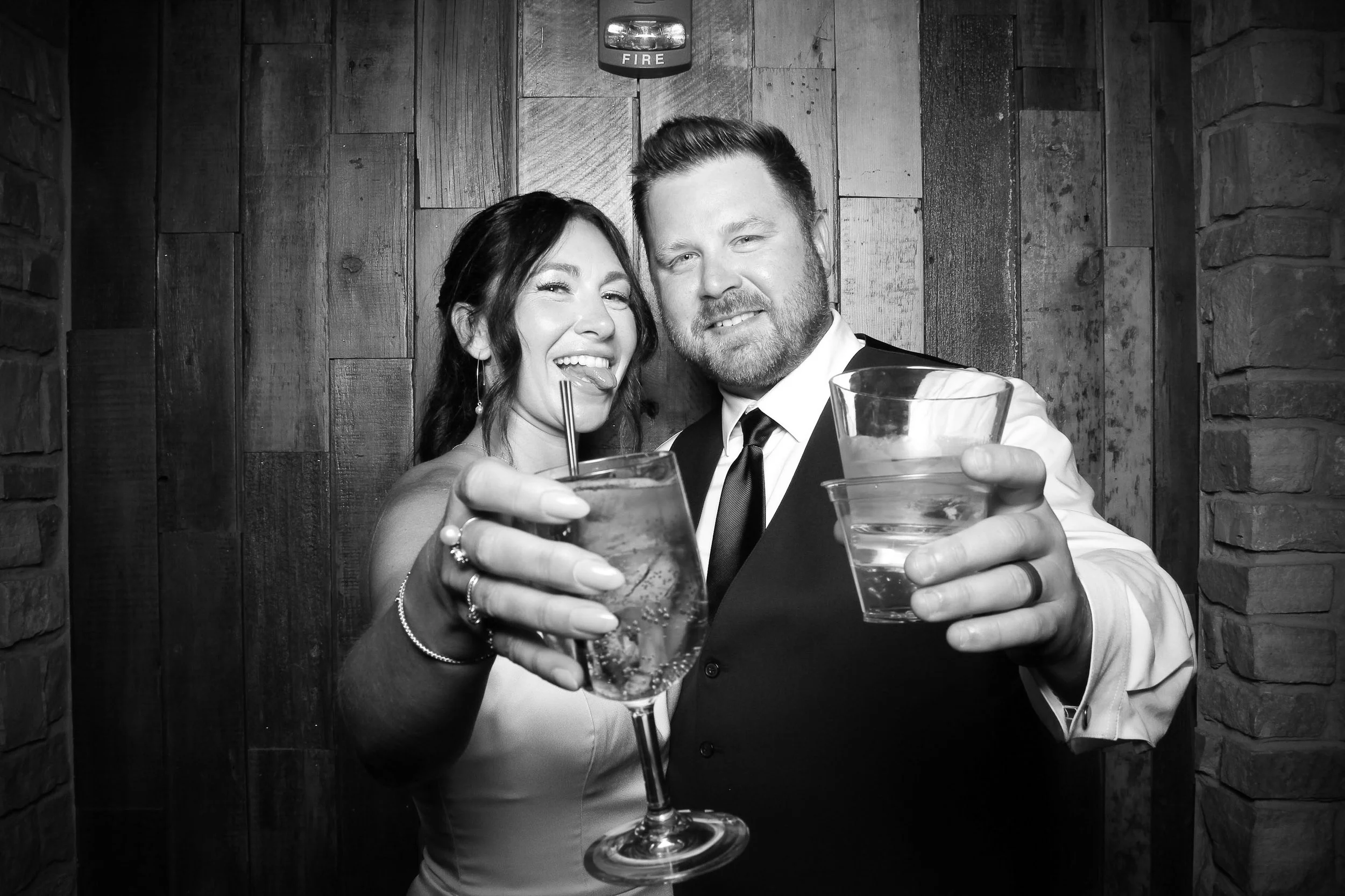 fotio-photobooth-bw-wedding-11.jpg
