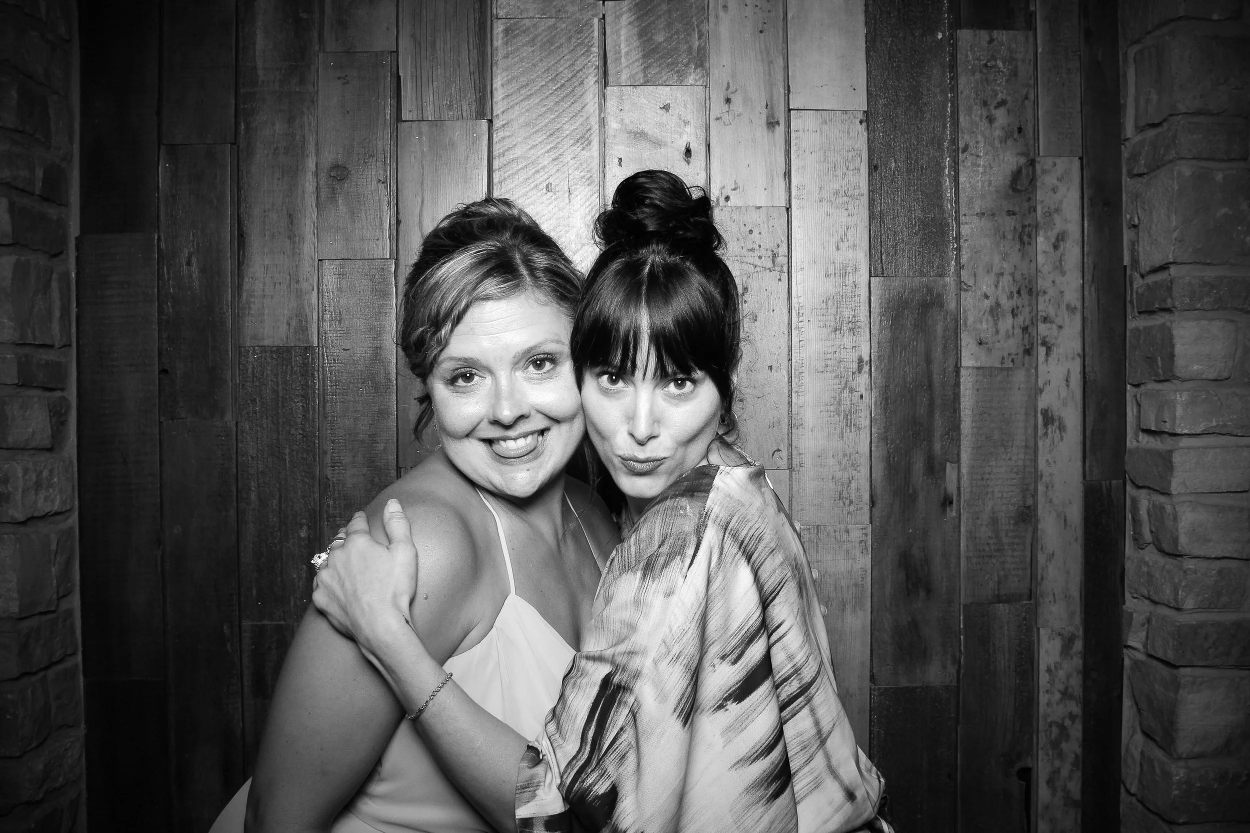 fotio-photobooth-bw-wedding-14.jpg