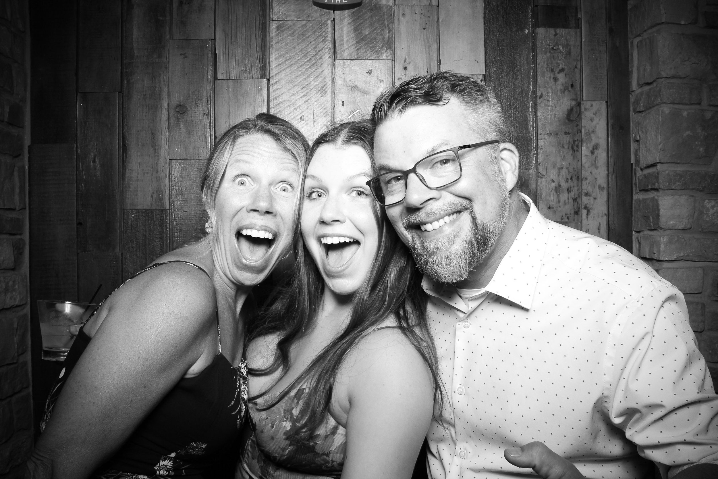 fotio-photobooth-bw-wedding-15.jpg