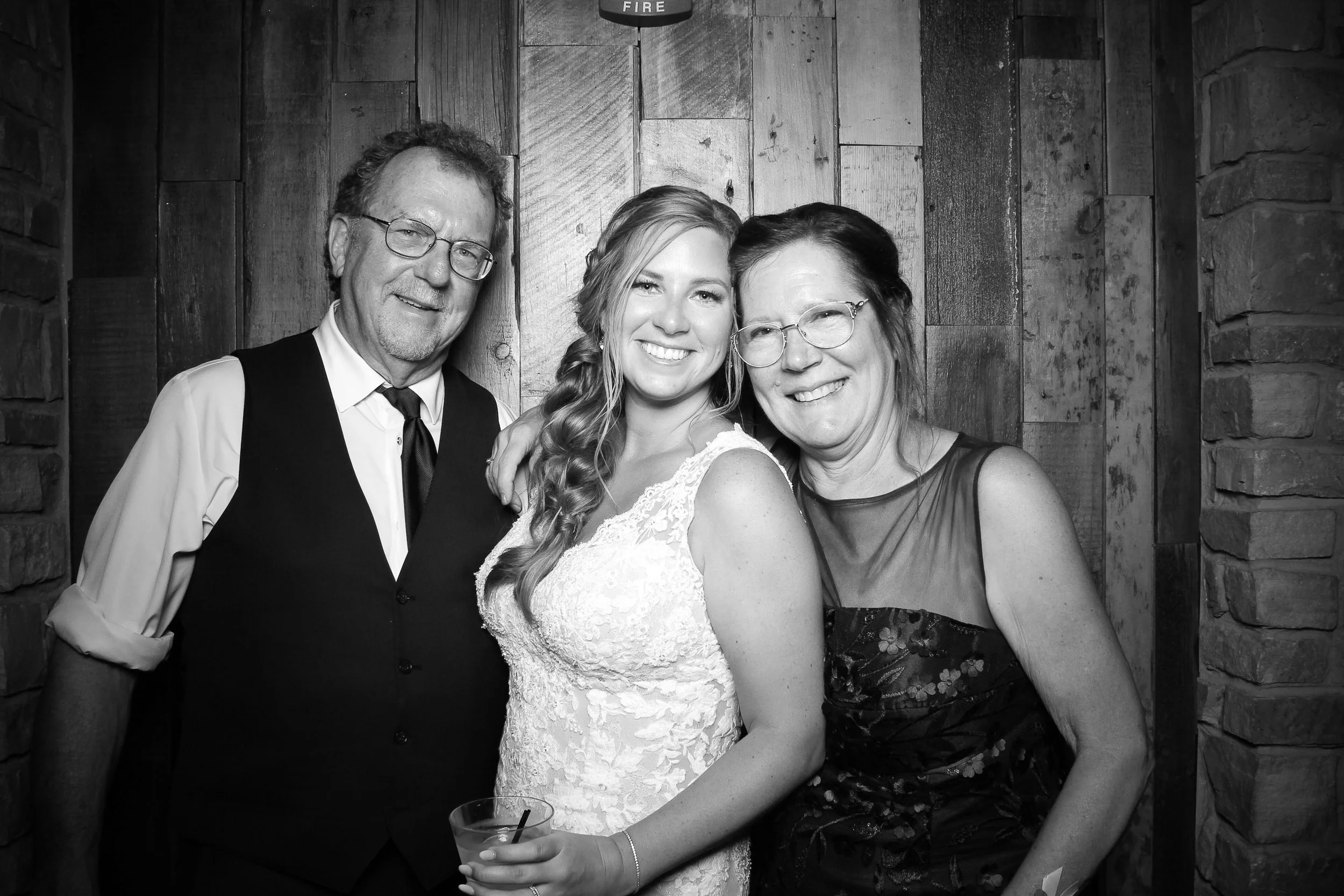 fotio-photobooth-bw-wedding-16.jpg