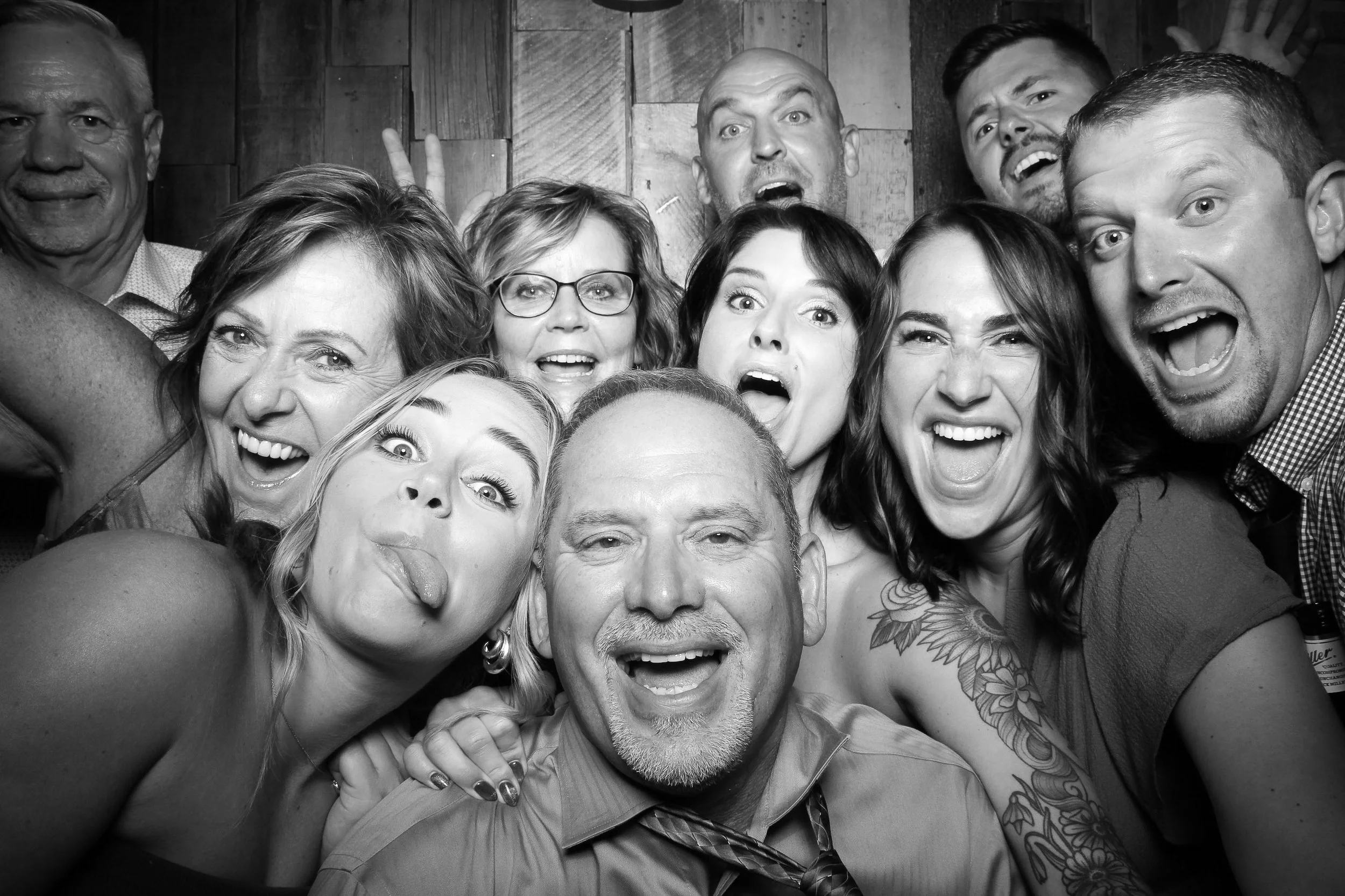 fotio-photobooth-bw-wedding-20.jpg