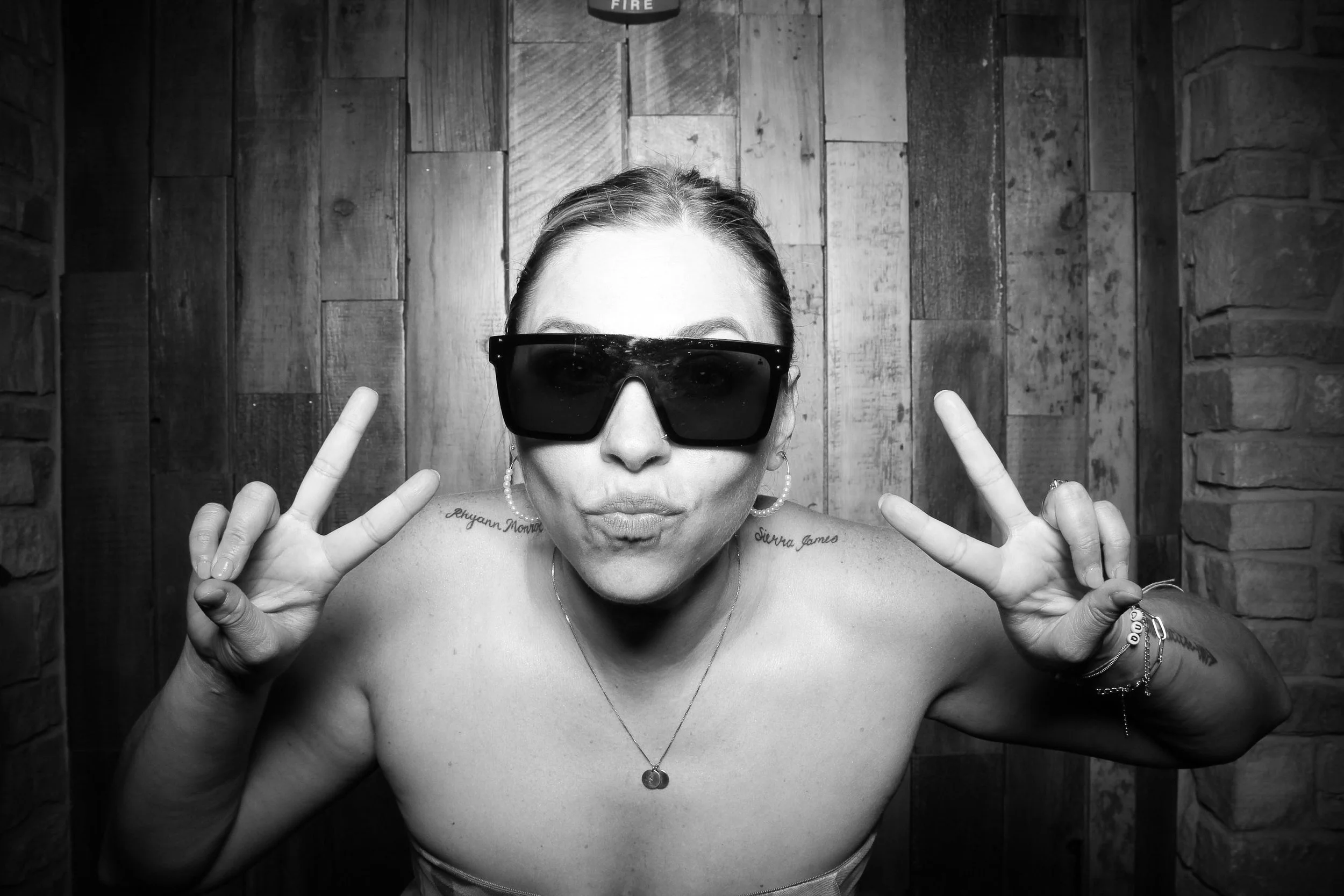 fotio-photobooth-bw-wedding-21.jpg