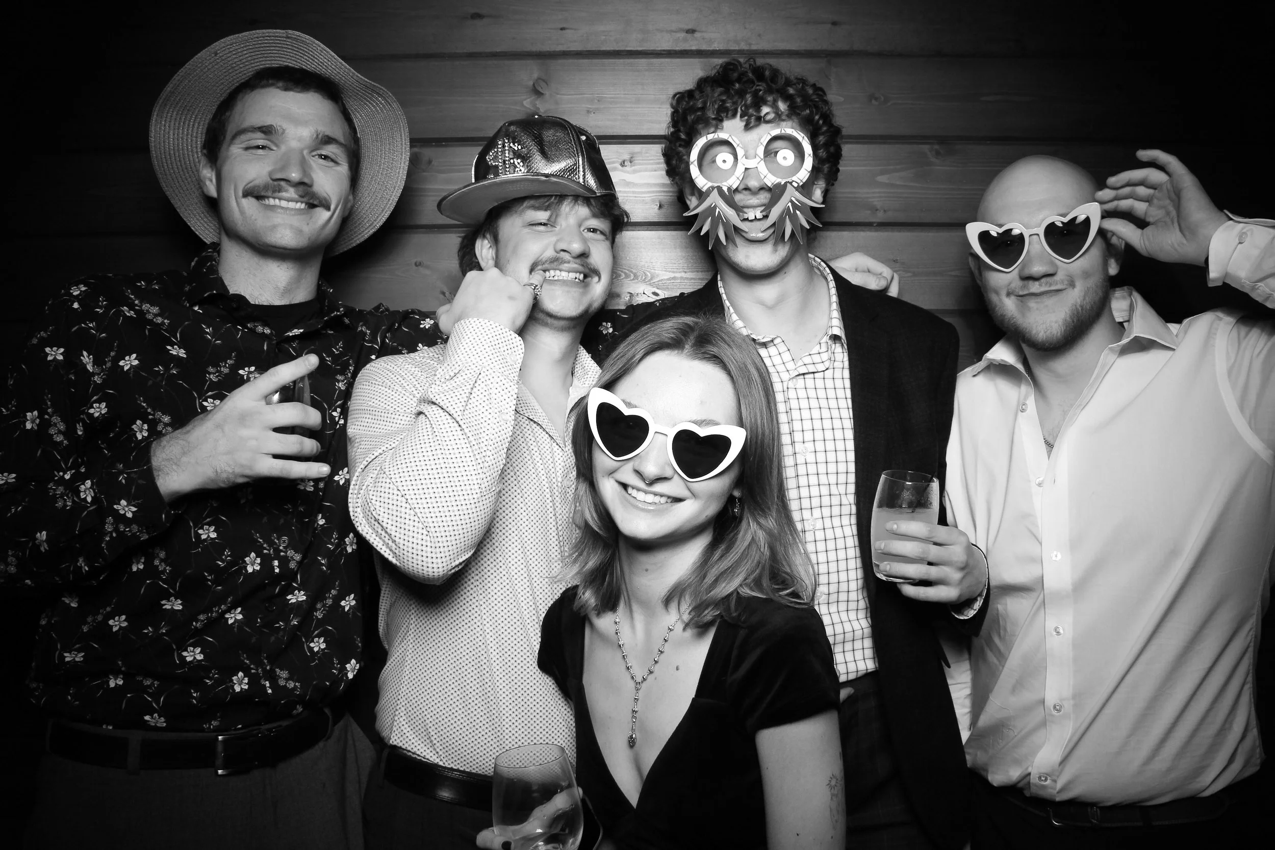 Fotio_Photo_Booth_Wedding_Rockton_Illinois_Northern_Barn_Orchard_Wedding_Rustic_Family_Fun_04.jpg