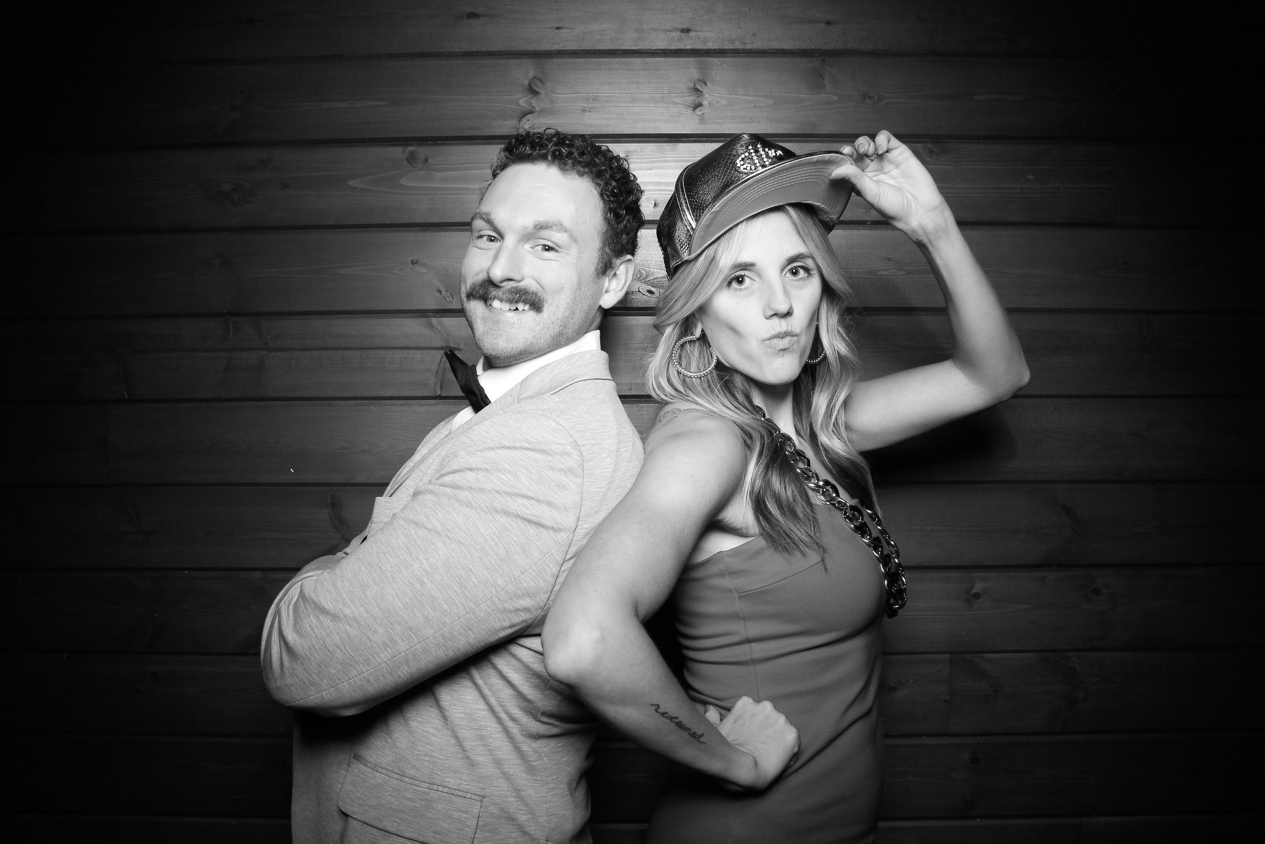 Fotio_Photo_Booth_Wedding_Rockton_Illinois_Northern_Barn_Orchard_Wedding_Rustic_Family_Fun_05.jpg