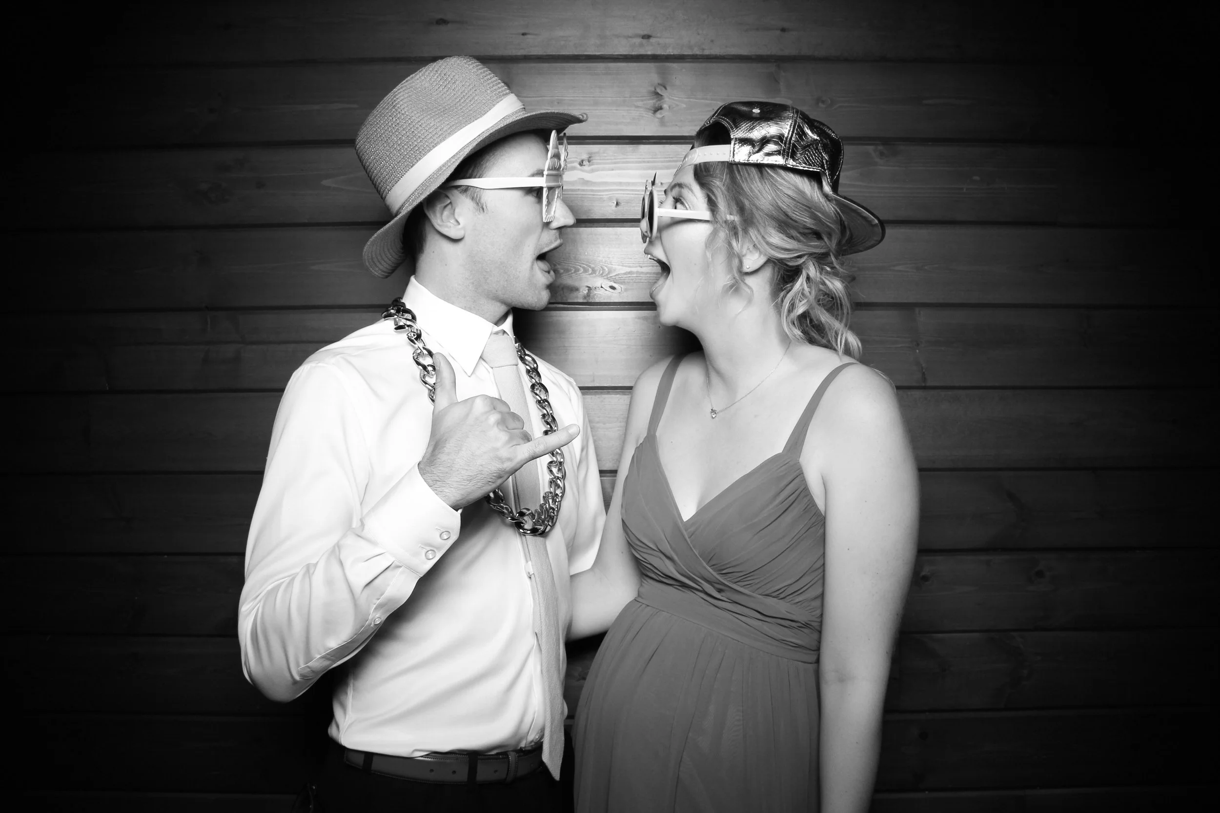 Fotio_Photo_Booth_Wedding_Rockton_Illinois_Northern_Barn_Orchard_Wedding_Rustic_Family_Fun_10.jpg