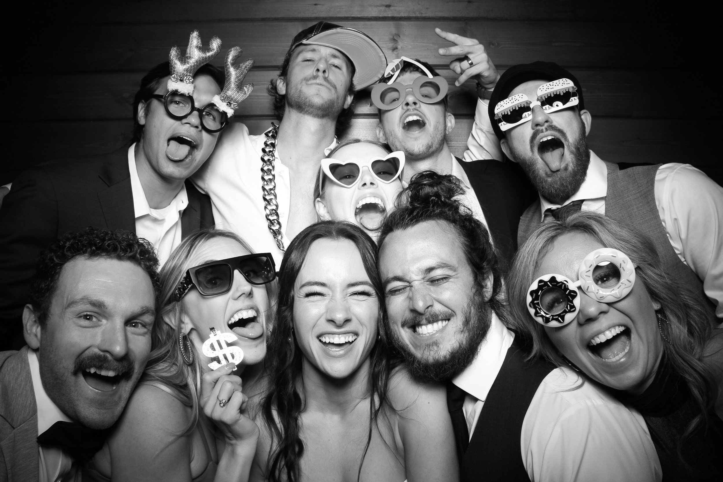 Fotio_Photo_Booth_Wedding_Rockton_Illinois_Northern_Barn_Orchard_Wedding_Rustic_Family_Fun_11.jpg