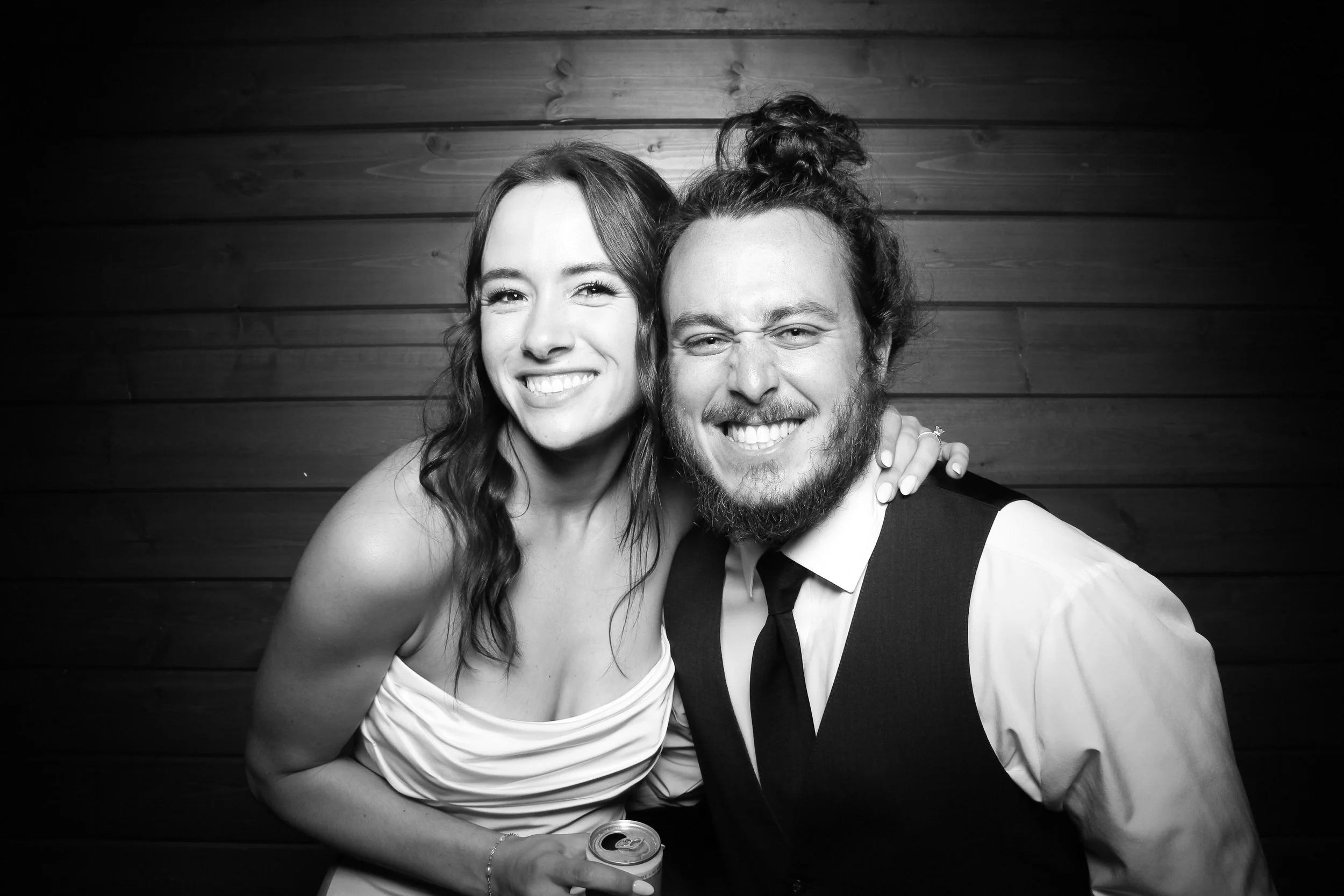Fotio_Photo_Booth_Wedding_Rockton_Illinois_Northern_Barn_Orchard_Wedding_Rustic_Family_Fun_12.jpg