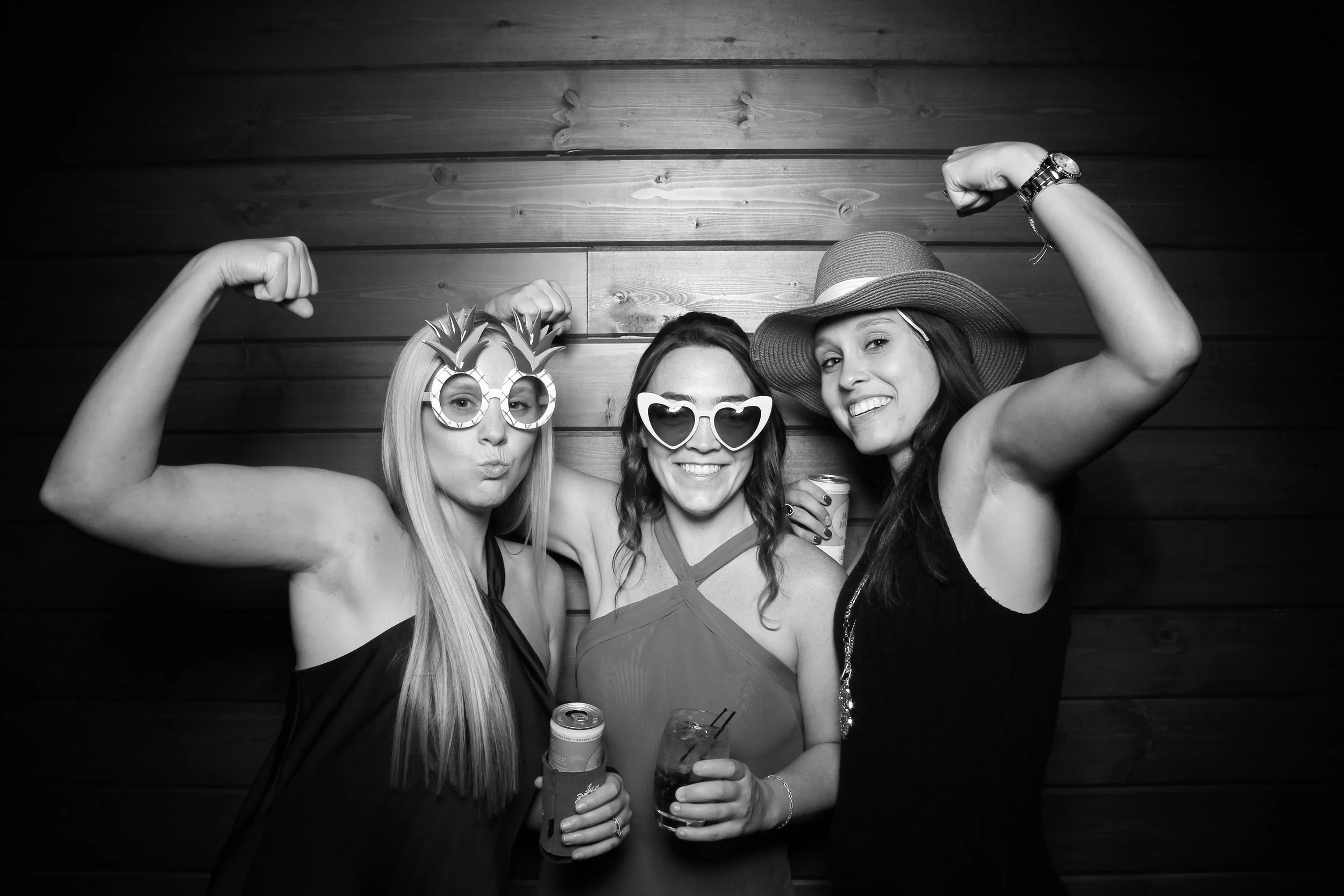 Fotio_Photo_Booth_Wedding_Rockton_Illinois_Northern_Barn_Orchard_Wedding_Rustic_Family_Fun_16.jpg