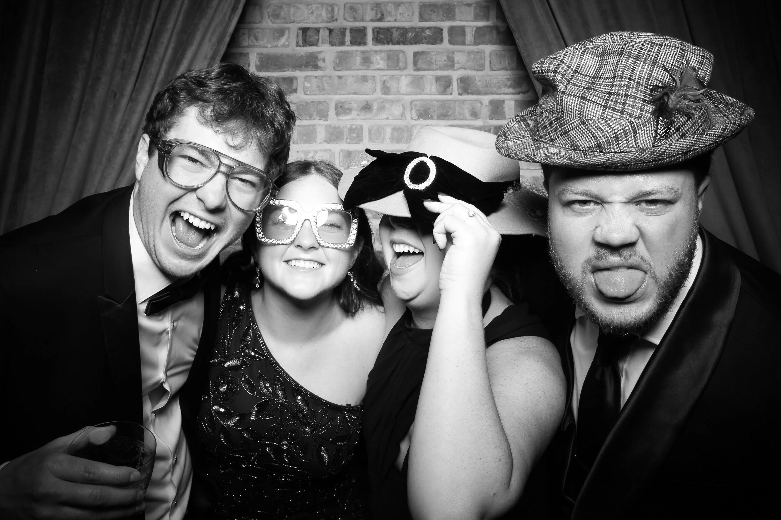 fotio-chicago-photobooth-vintage-bw--20.jpg