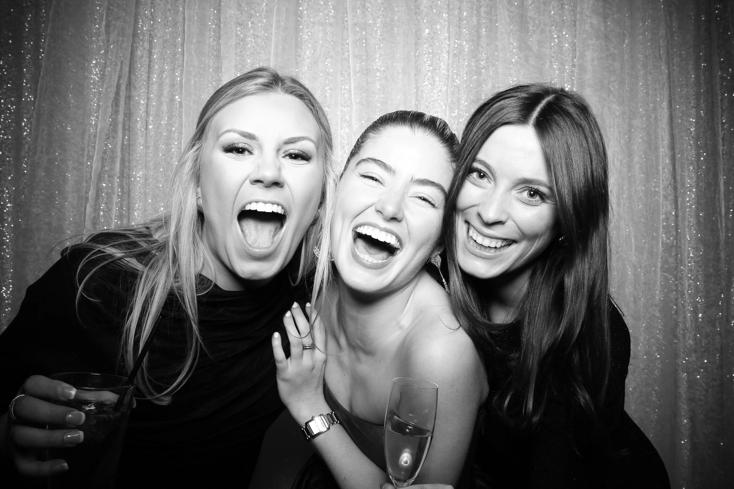 fotio-chicago-photobooth-vintage-bw--13.jpg