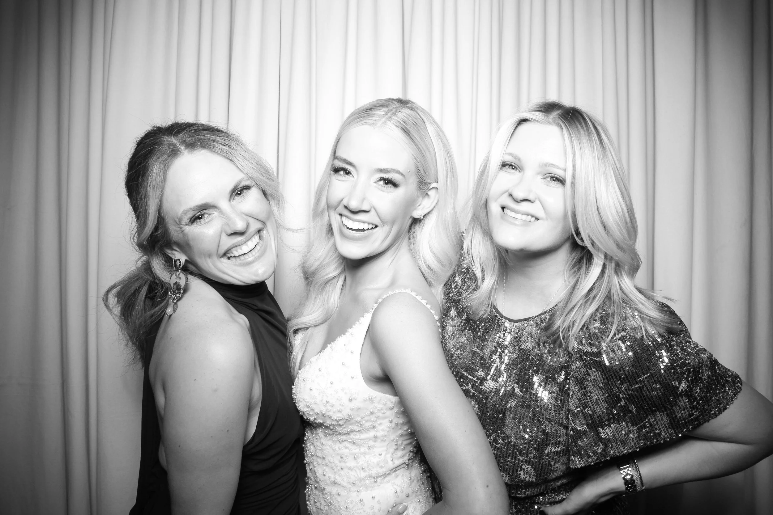 The_Rookery_Glam_Booth_Chicago_Historic_Wedding_Venue_016.jpg