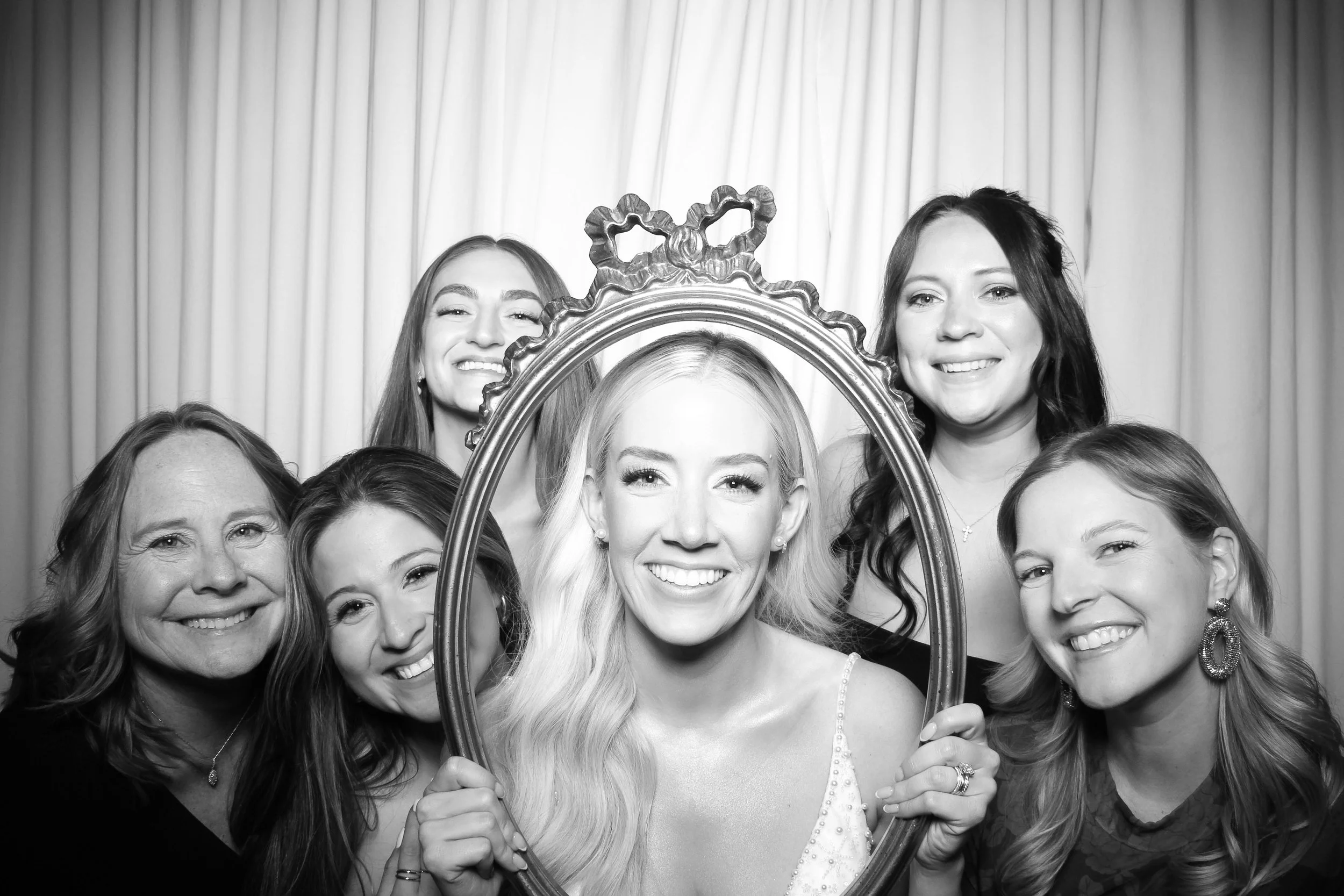 The_Rookery_Glam_Booth_Chicago_Historic_Wedding_Venue_021.jpg