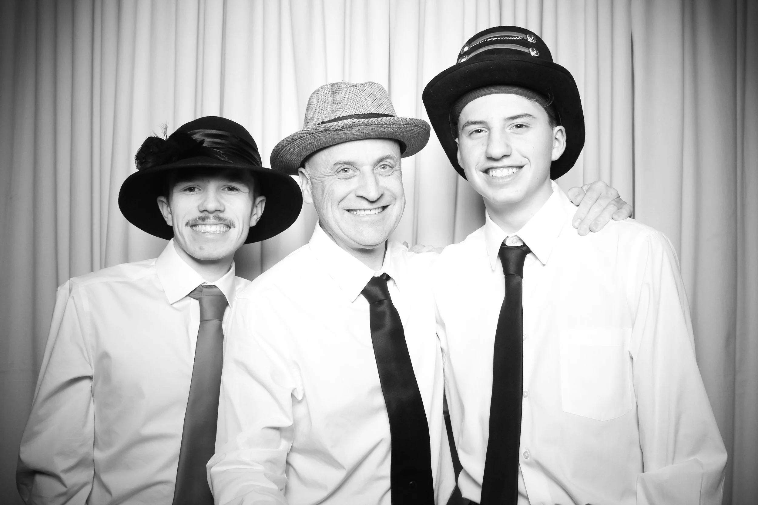 The_Rookery_Glam_Booth_Chicago_Historic_Wedding_Venue_022.jpg