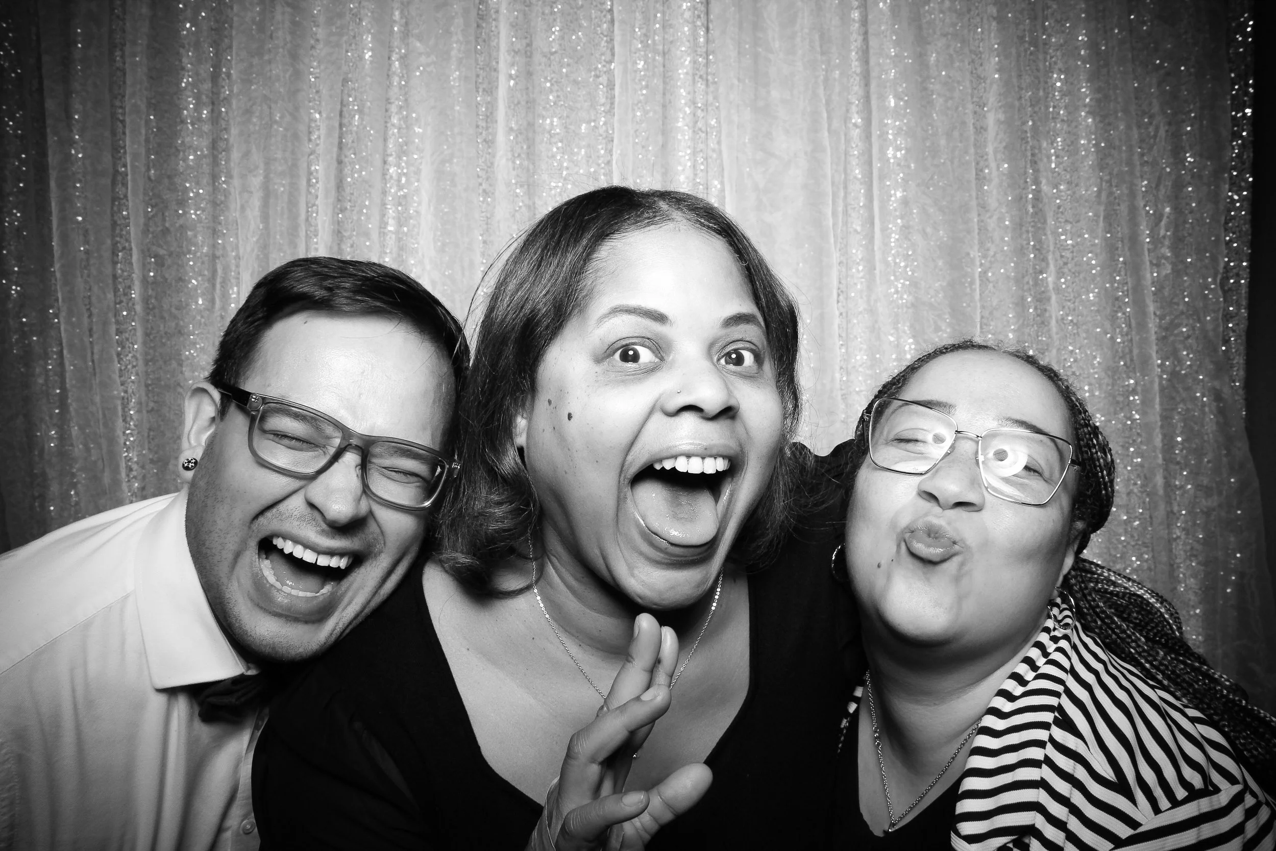 fotio-chicago-photobooth-vintage-bw--19.jpg