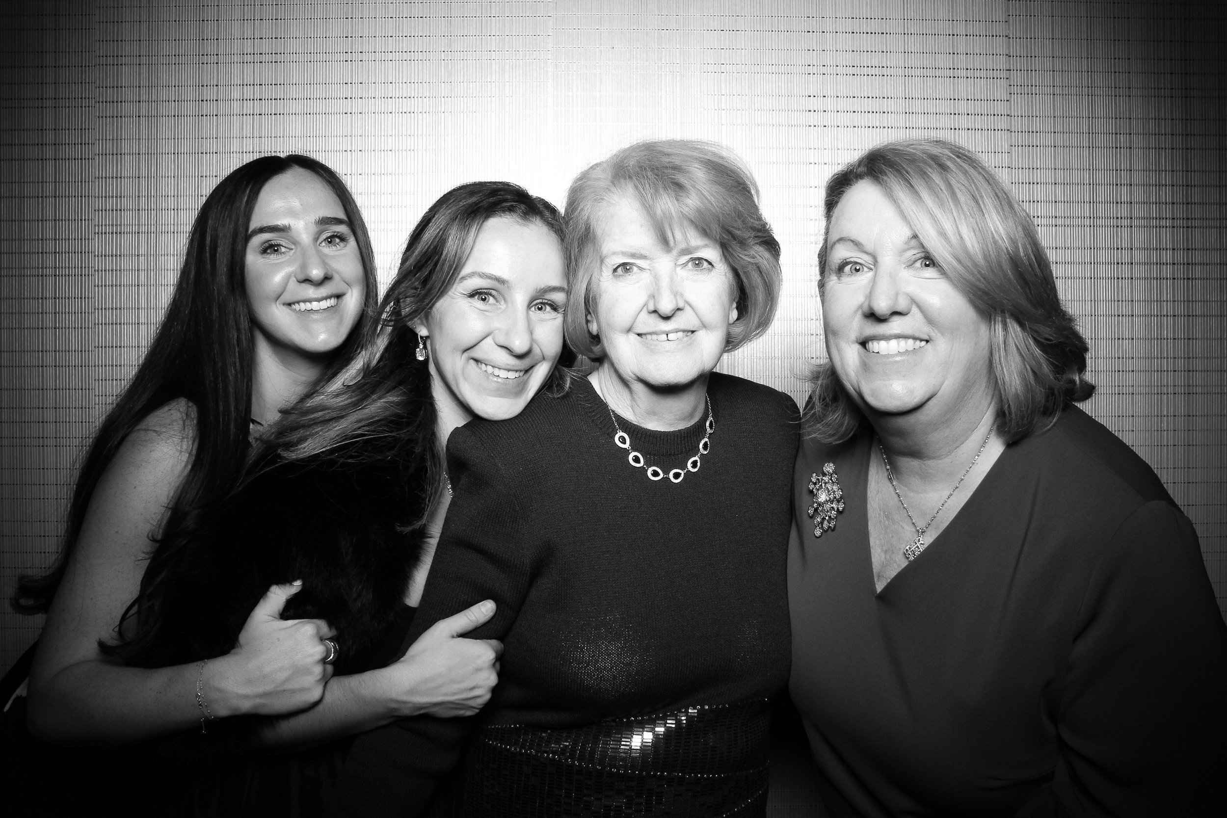 fotio-chicago-photobooth-vintage-bw-ritz-carlton-8.jpg