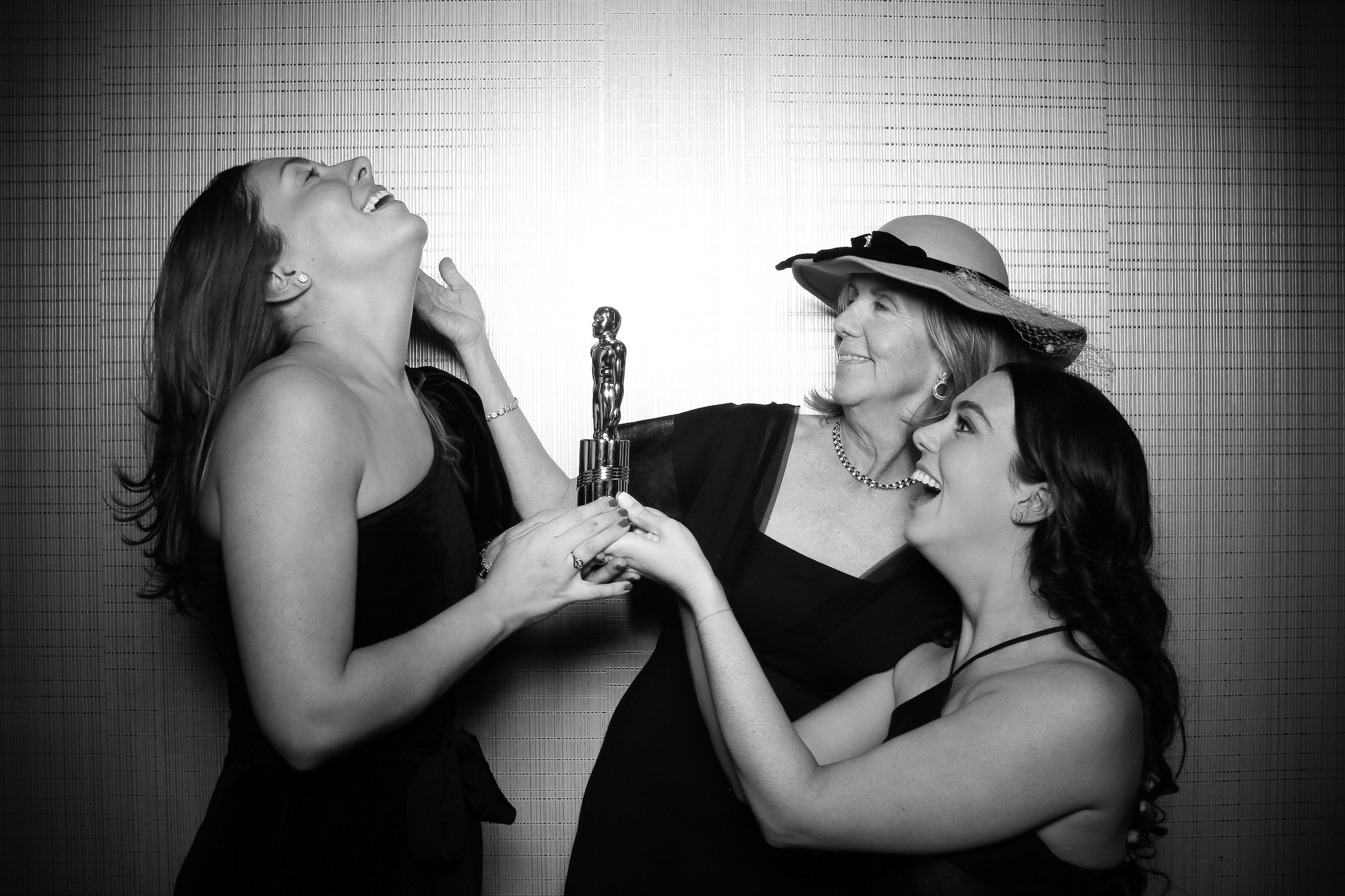fotio-chicago-photobooth-vintage-bw-ritz-carlton-11.jpg
