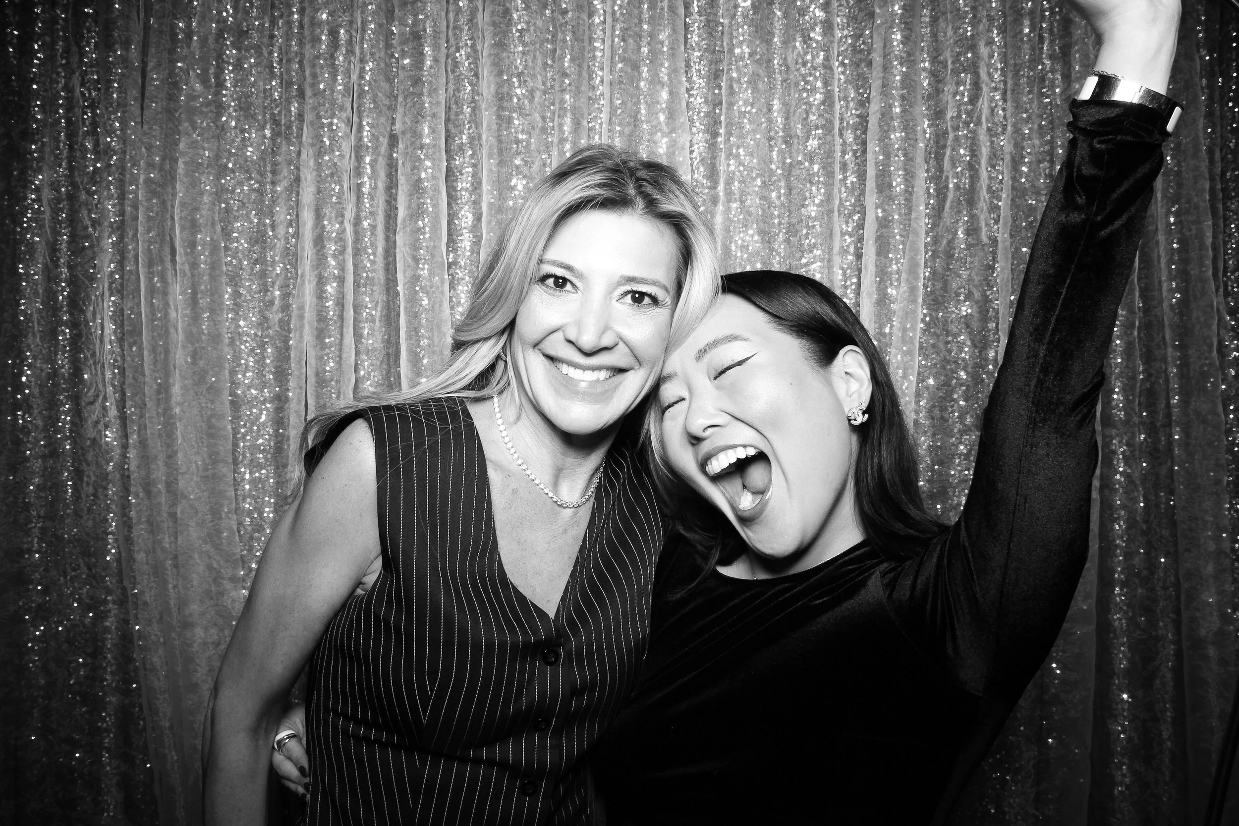 fotio-chicago-photobooth-vintage-bw-astorclub-3.jpg