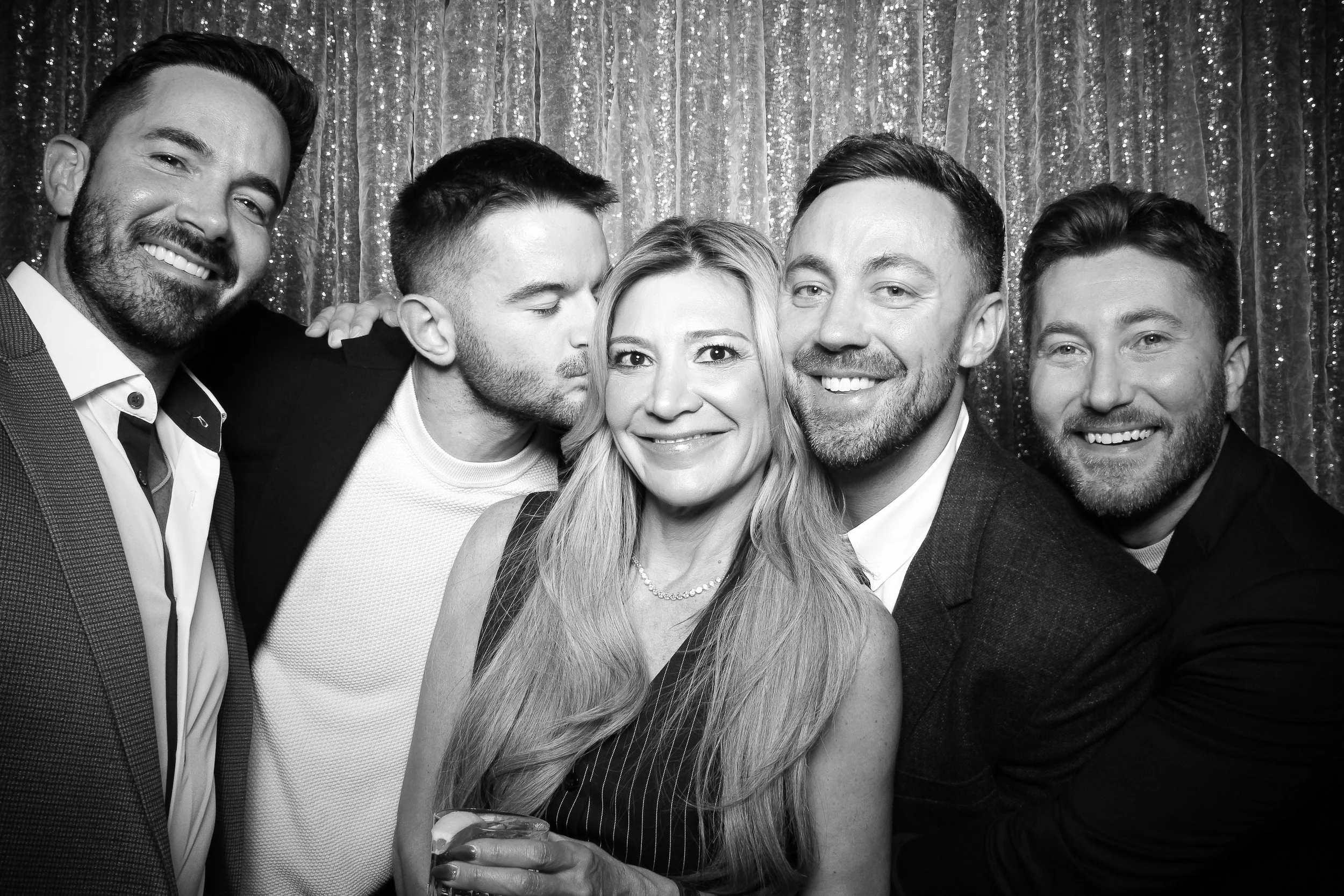 fotio-chicago-photobooth-vintage-bw-astorclub-15.jpg