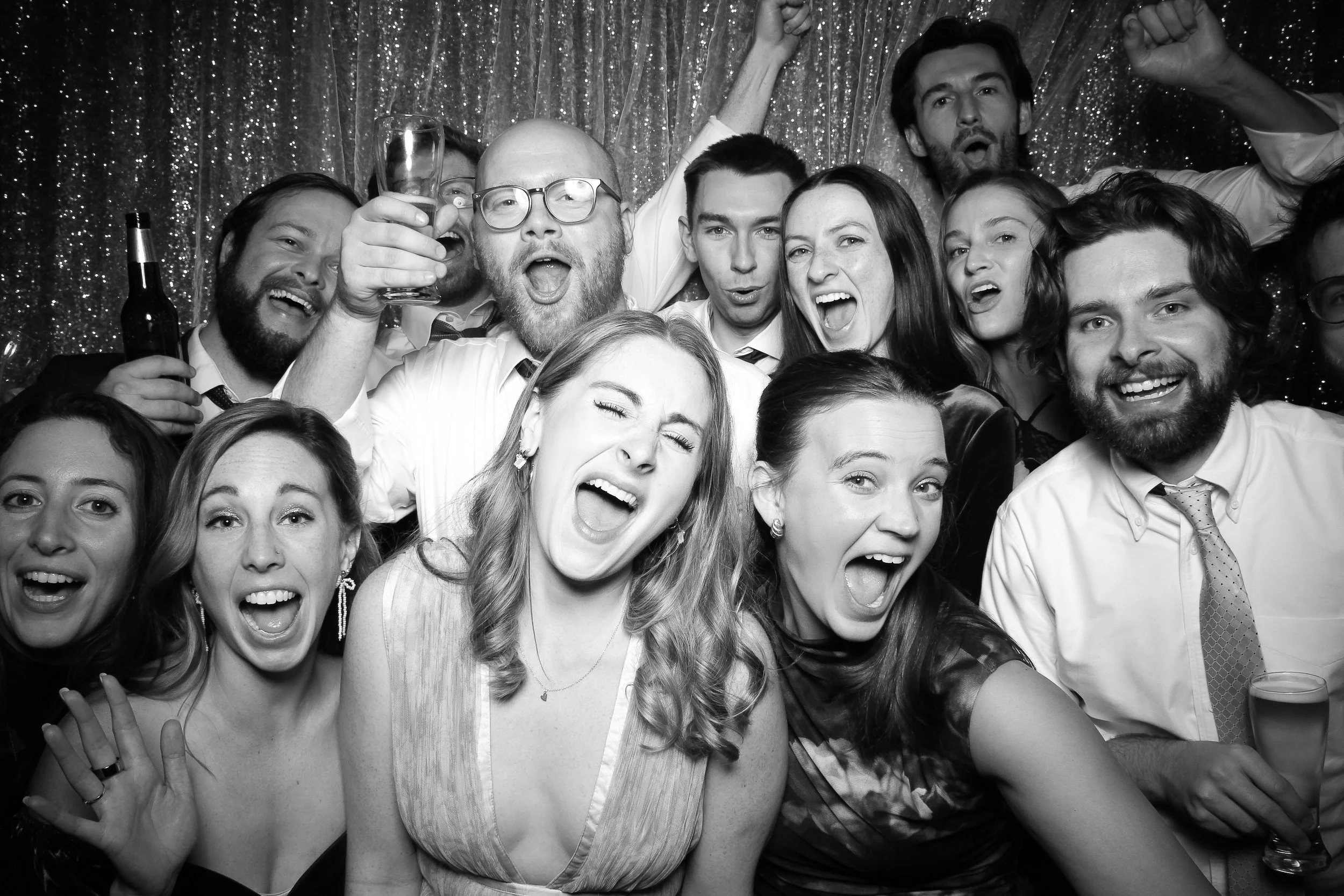 fotio-chicago-photobooth-vintage-bw-chevychase-16.jpg