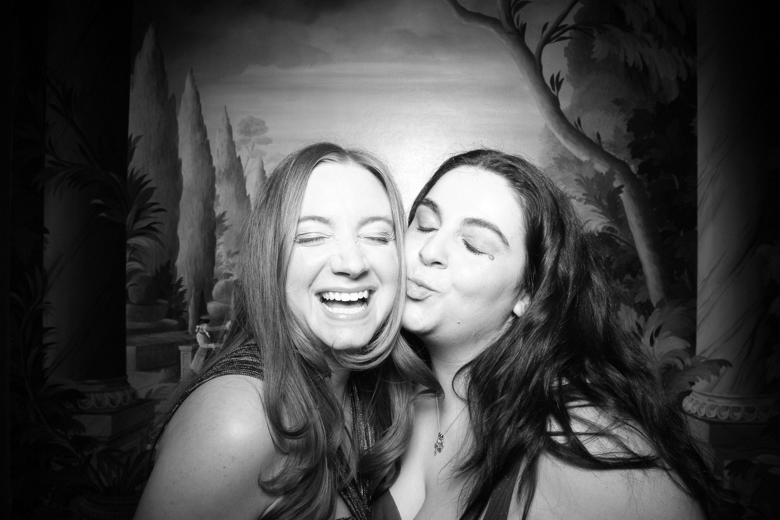 fotio-chicago-photobooth-vintage-bw-hilton-6.jpg
