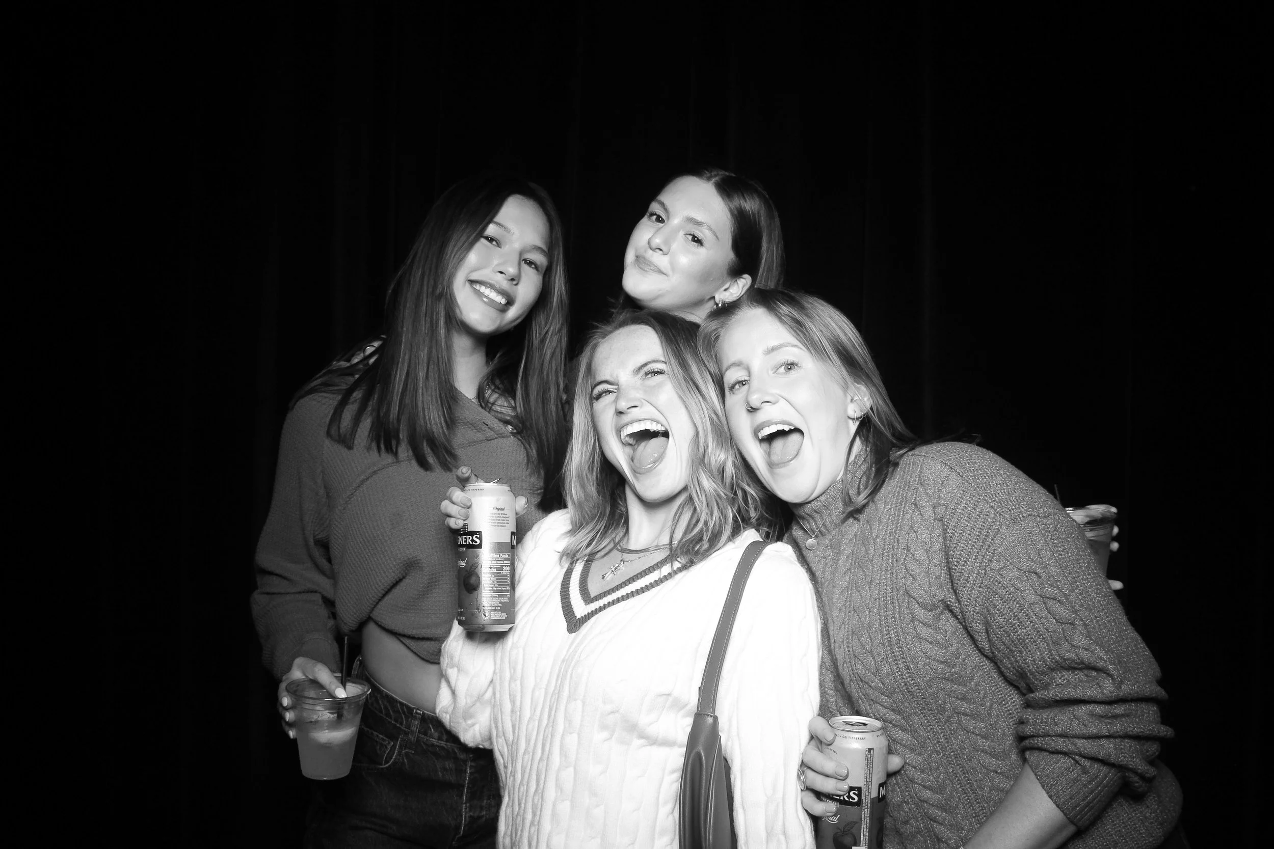 fotio-chicago-photobooth-vintage-bw-young-irish-14.jpg