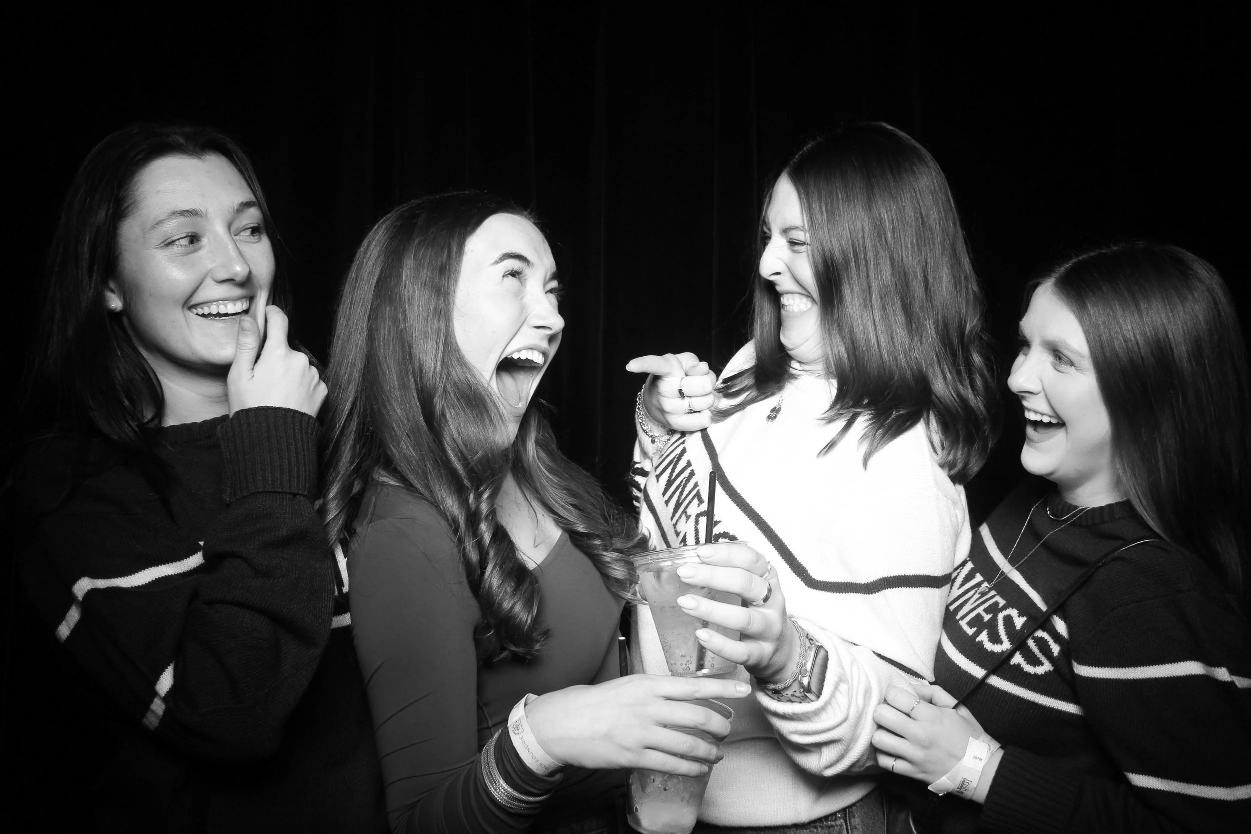 fotio-chicago-photobooth-vintage-bw-young-irish-20.jpg