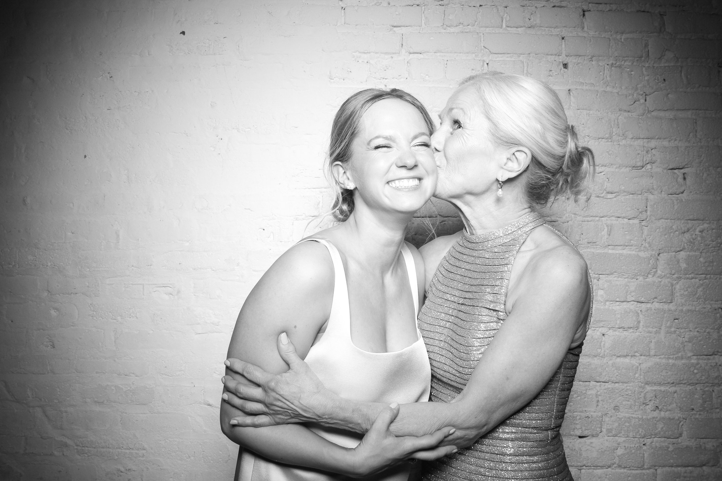 fotio-chicago-photobooth-vintage-bw-walden--3.jpg