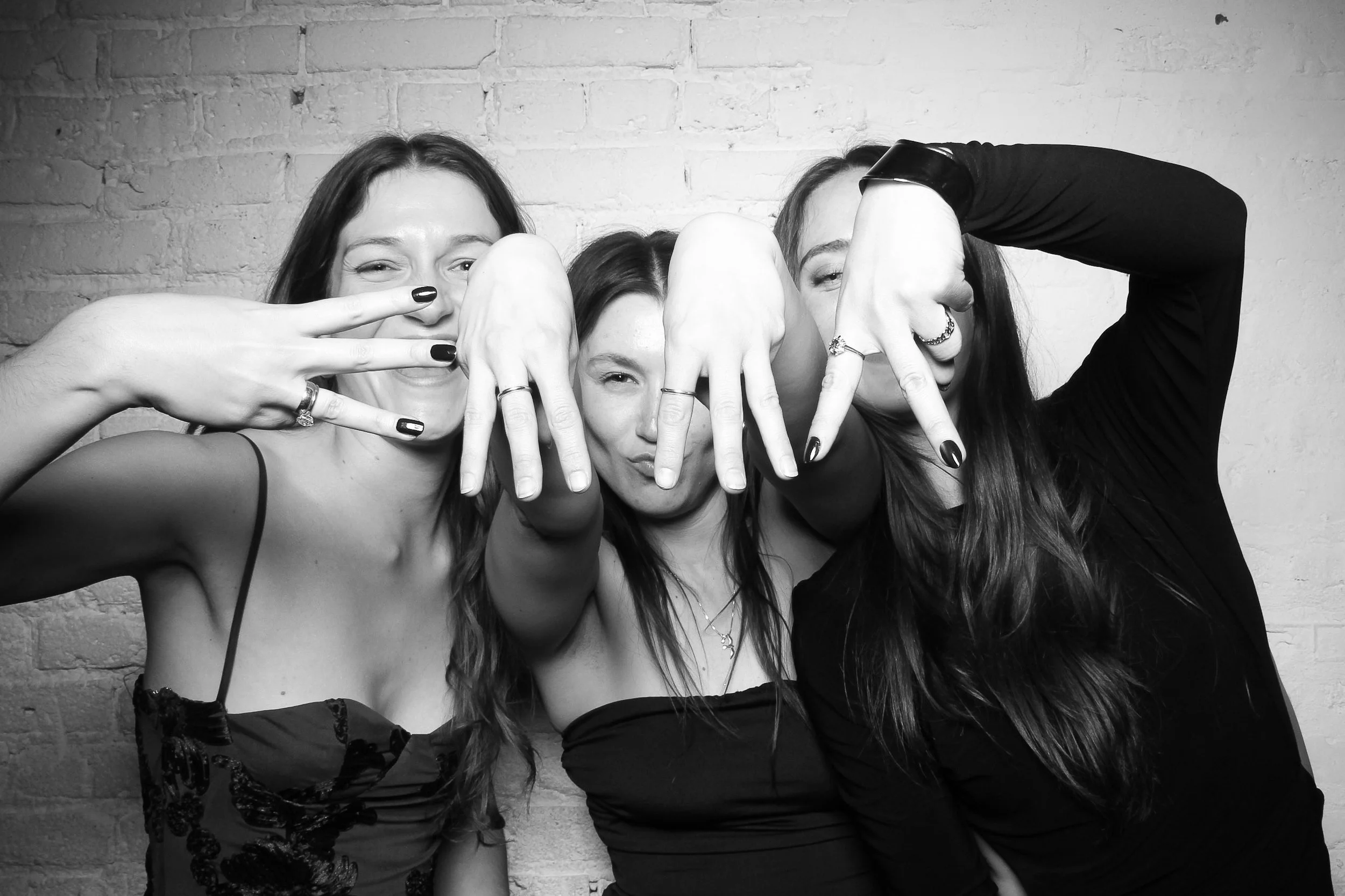 fotio-chicago-photobooth-vintage-bw-walden--7.jpg