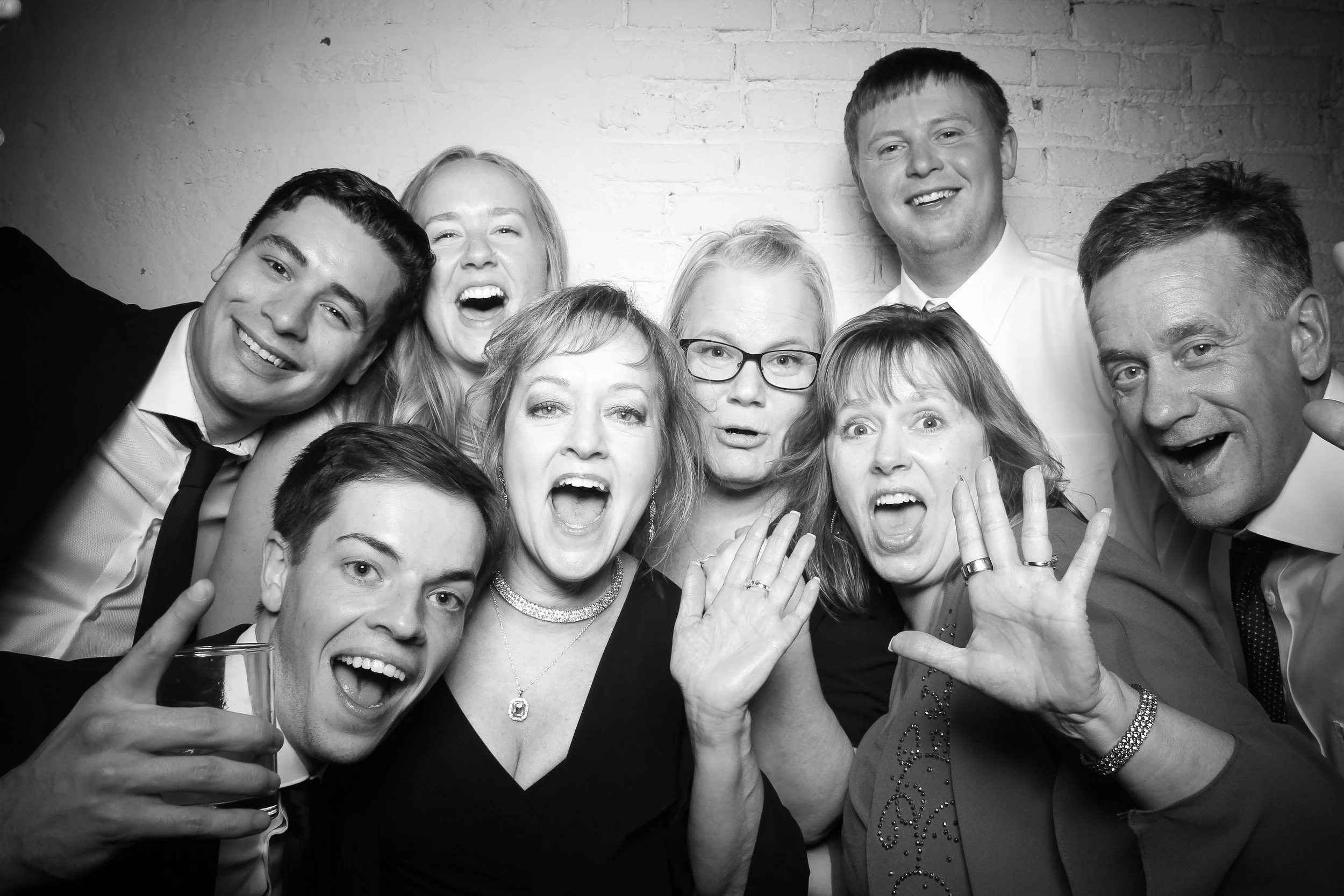 fotio-chicago-photobooth-vintage-bw-walden--15.jpg
