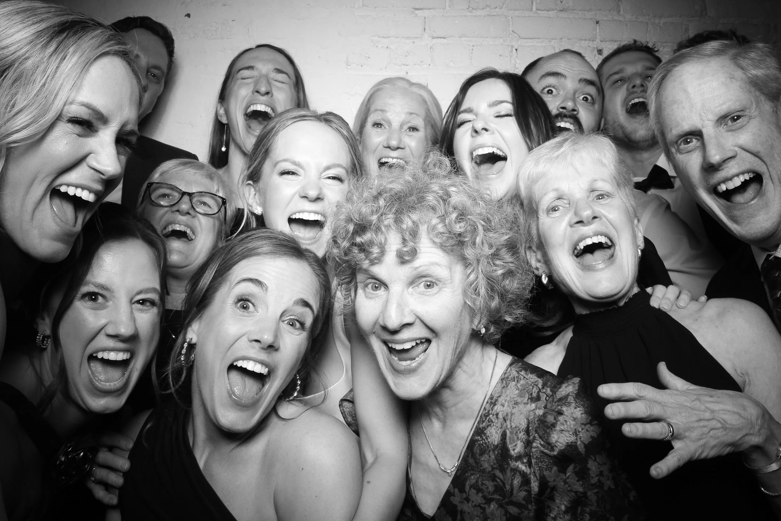 fotio-chicago-photobooth-vintage-bw-walden--19.jpg