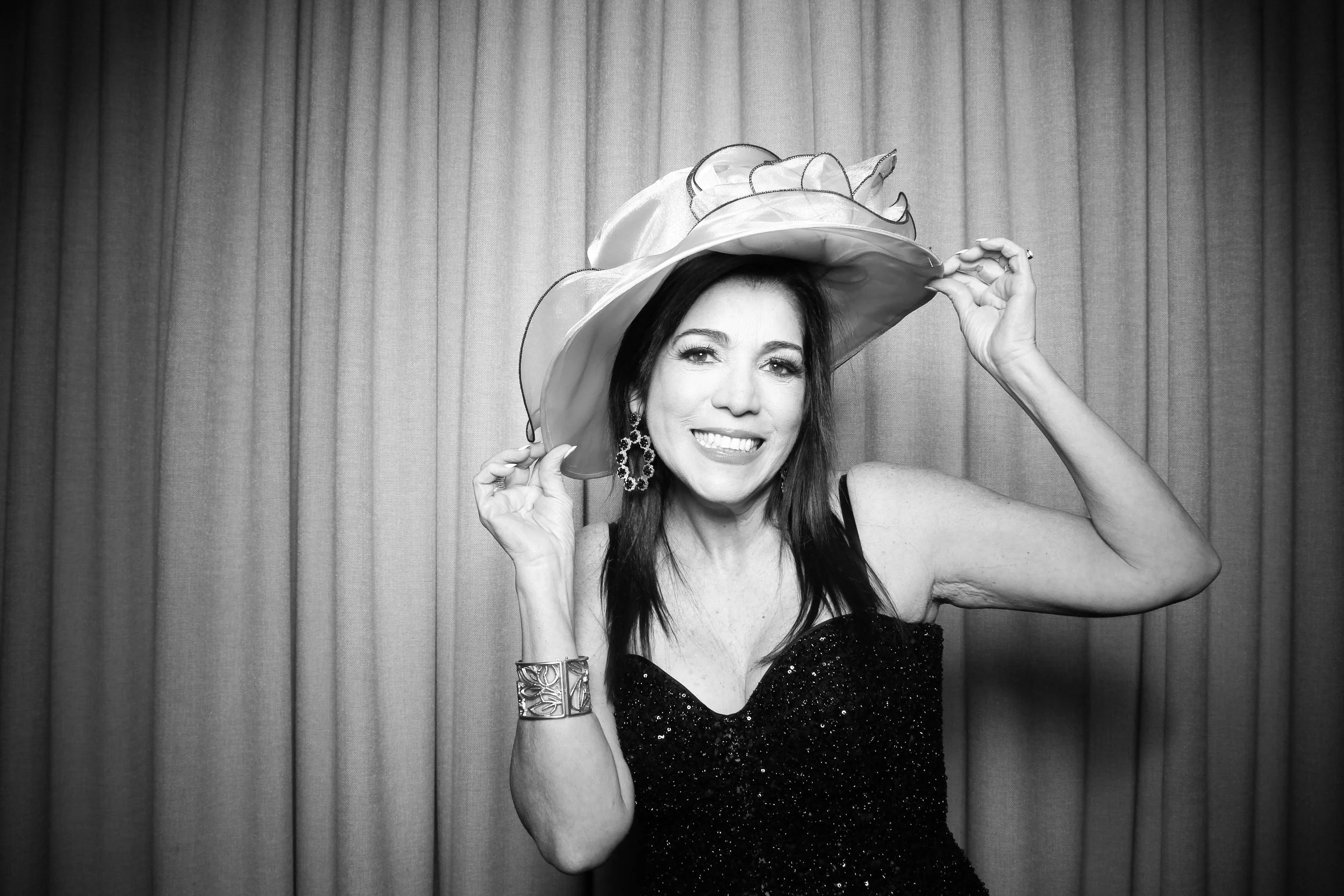 Wellsley_Chicago_Gala_Gatsby_Photo_Booth_010.jpg