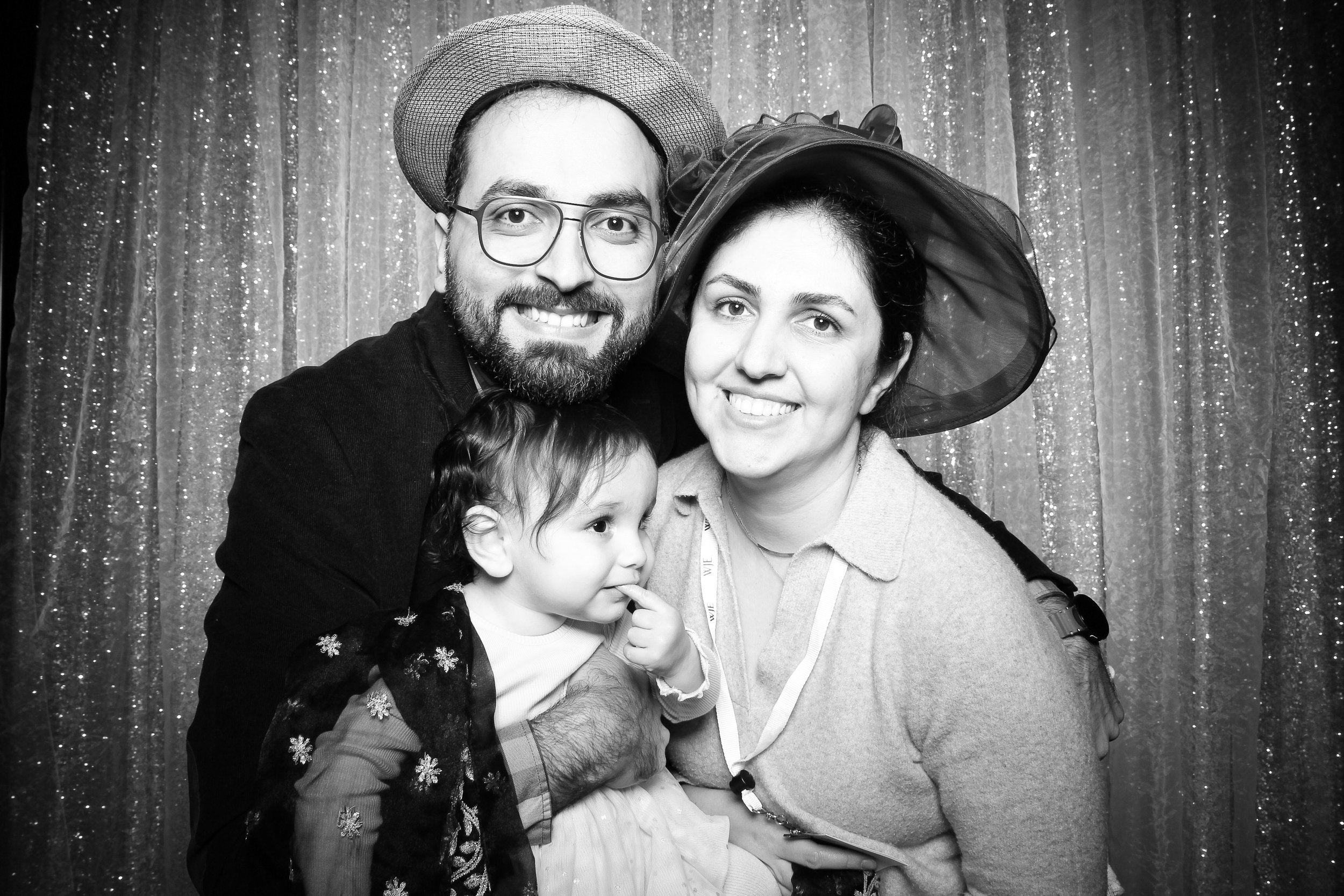 fotio-chicago-photobooth-vintage-bw-joes-rosemont-2.jpg