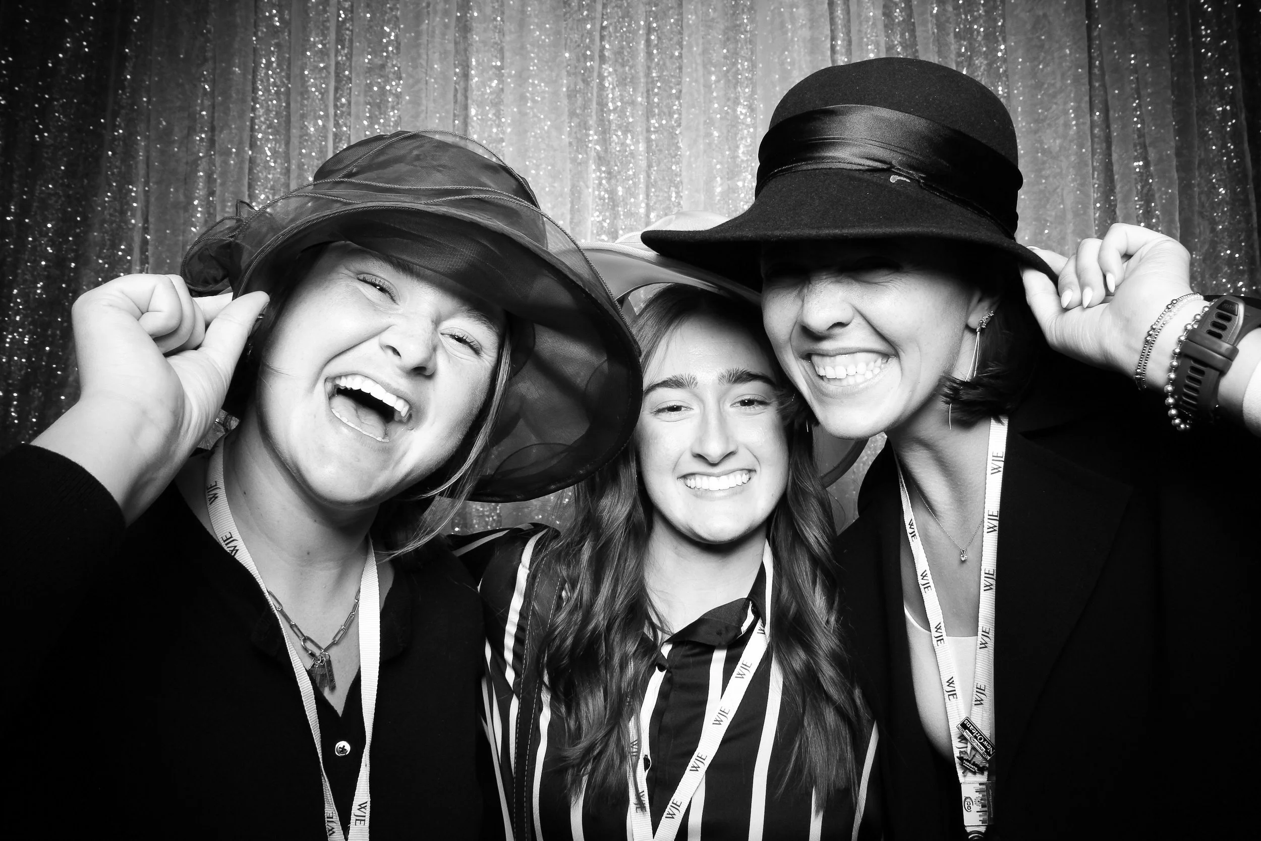 fotio-chicago-photobooth-vintage-bw-joes-rosemont-23.jpg