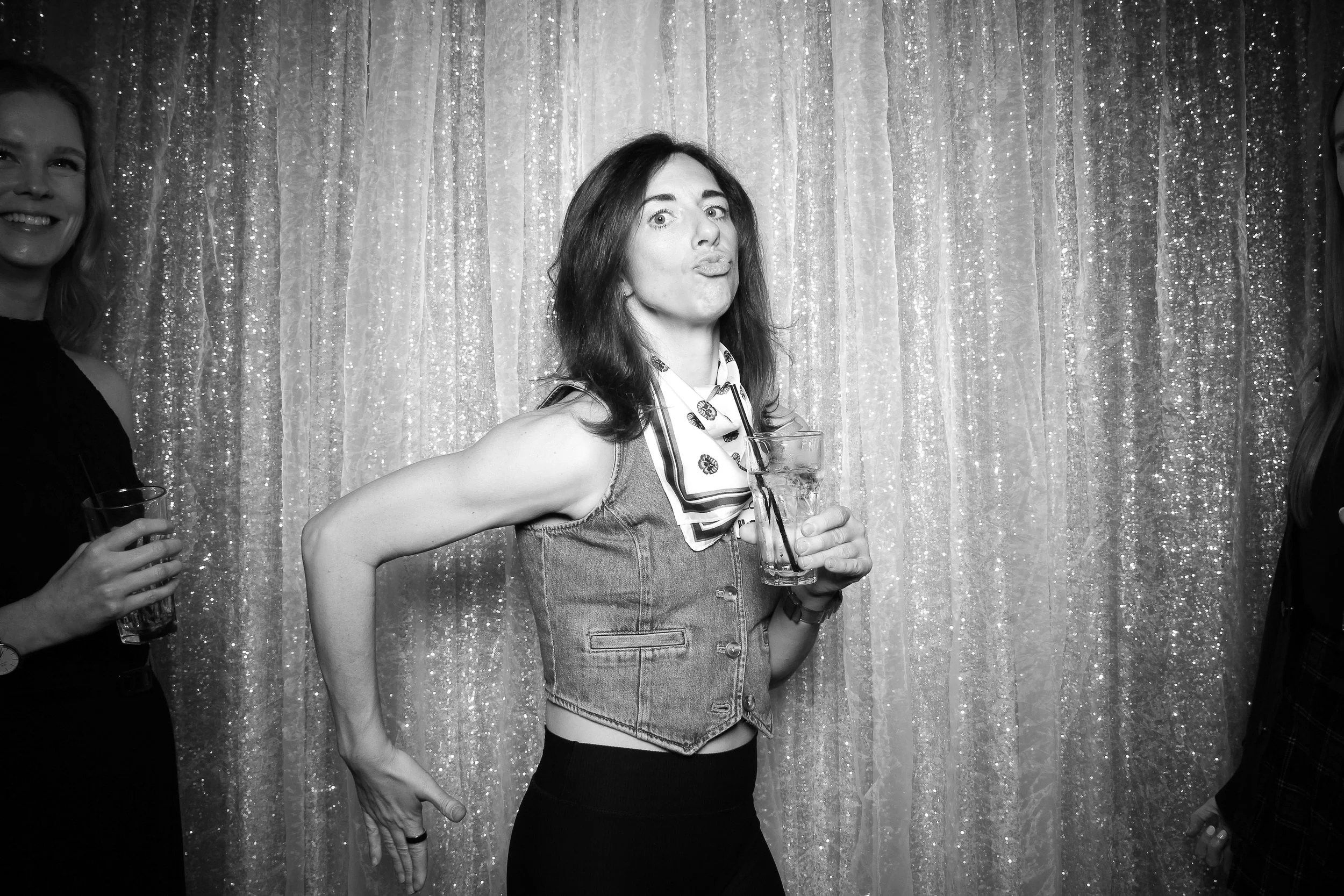fotio-chicago-photobooth-vintage-bw-20.jpg