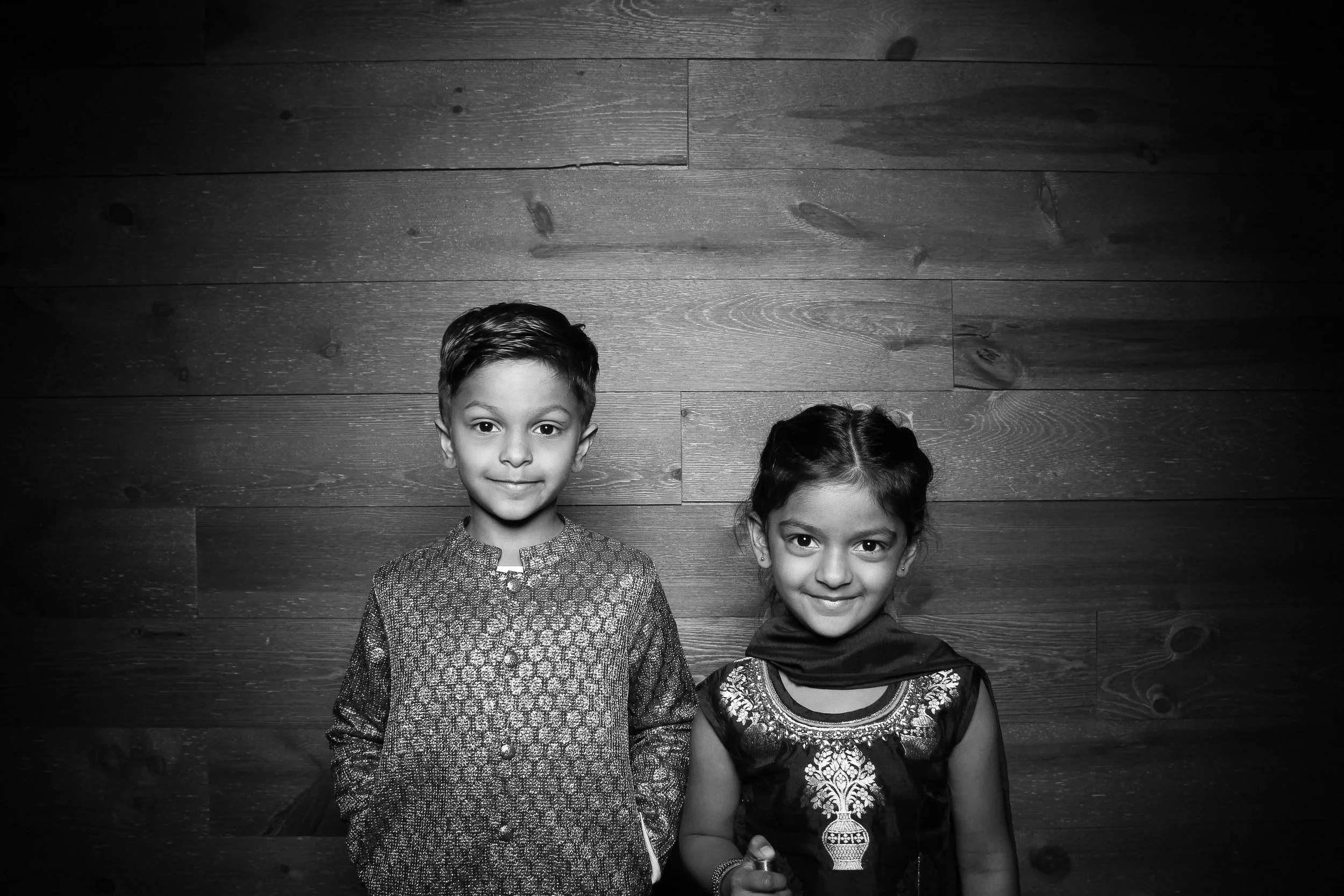fotio-chicago-photobooth-vintage-bw-signature-barn-5.jpg