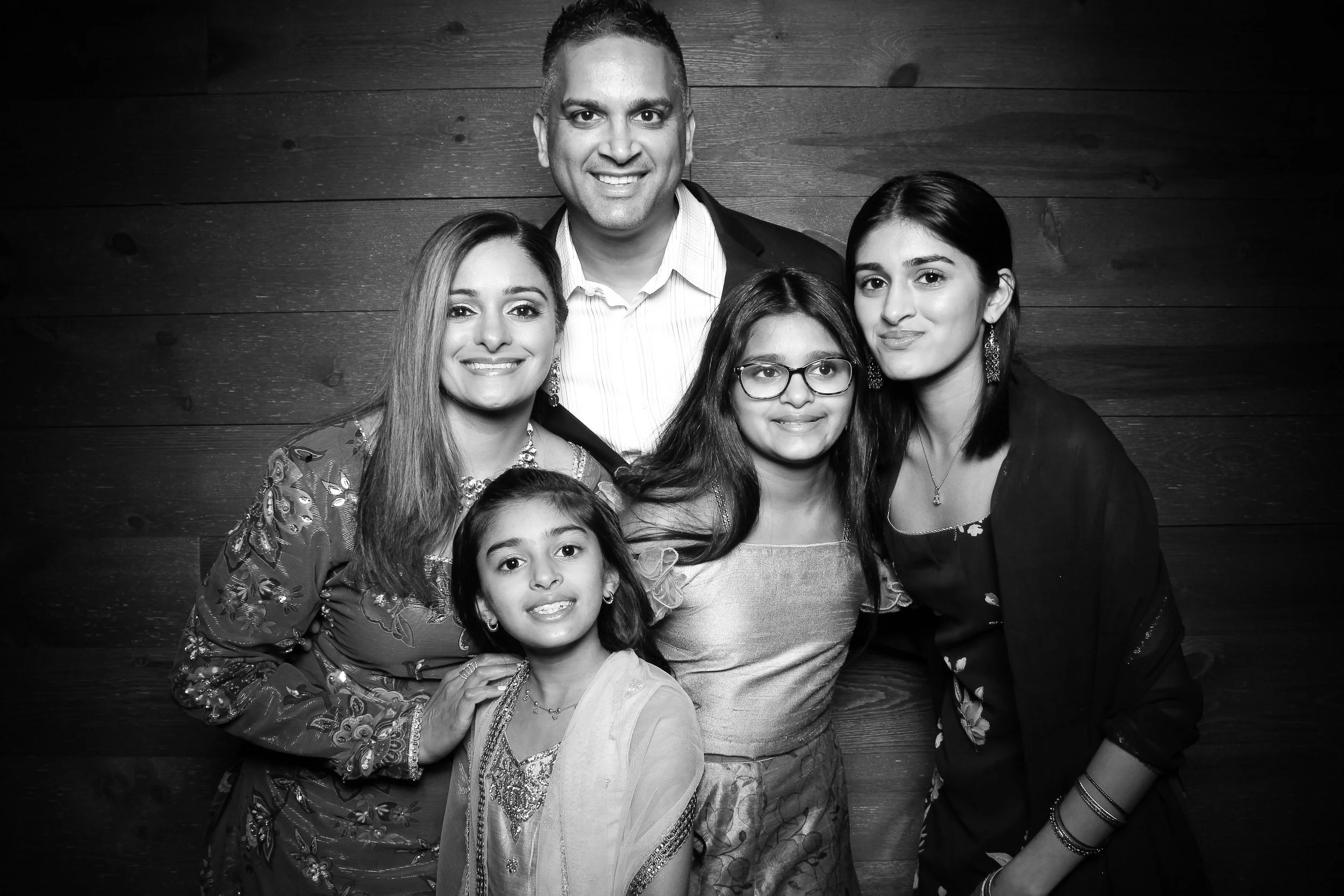 fotio-chicago-photobooth-vintage-bw-signature-barn-6.jpg