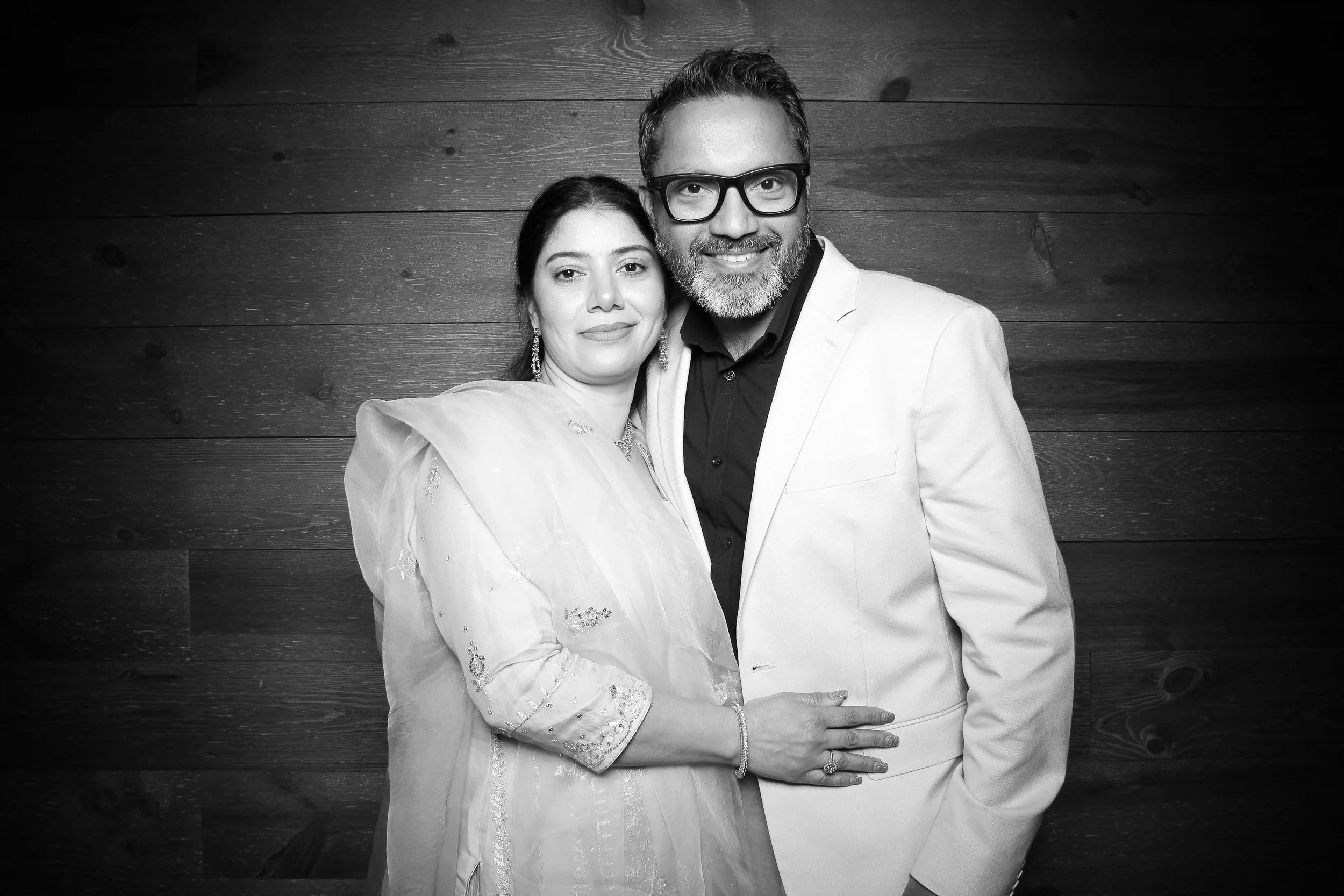 fotio-chicago-photobooth-vintage-bw-signature-barn-8.jpg