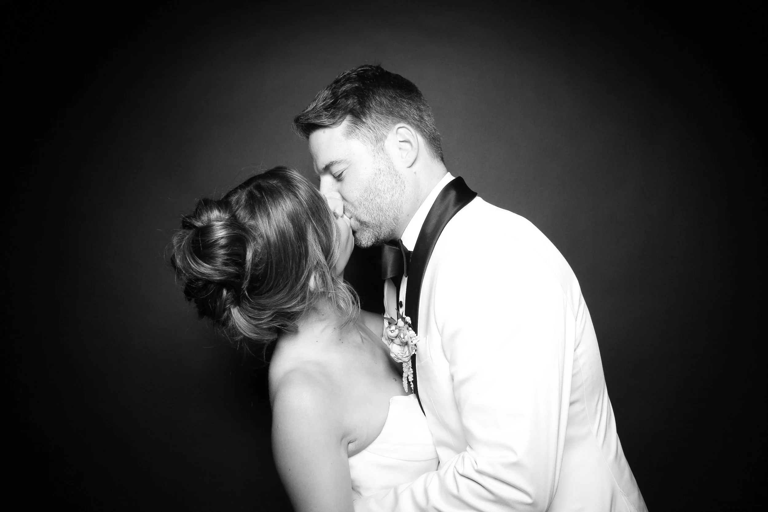 Chicago_Winery_Wedding_Reception_Review_Glam_Booth_005.jpg