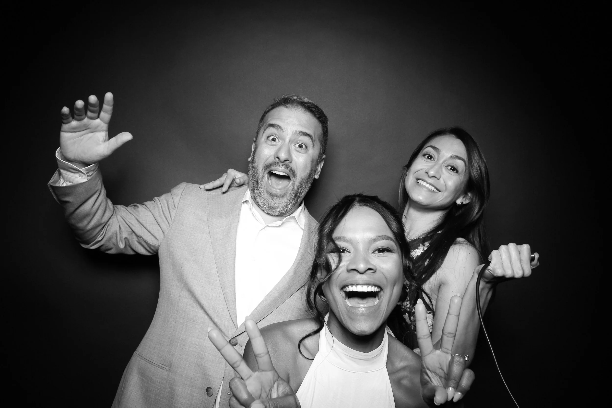Chicago_Winery_Wedding_Reception_Review_Glam_Booth_025.jpg