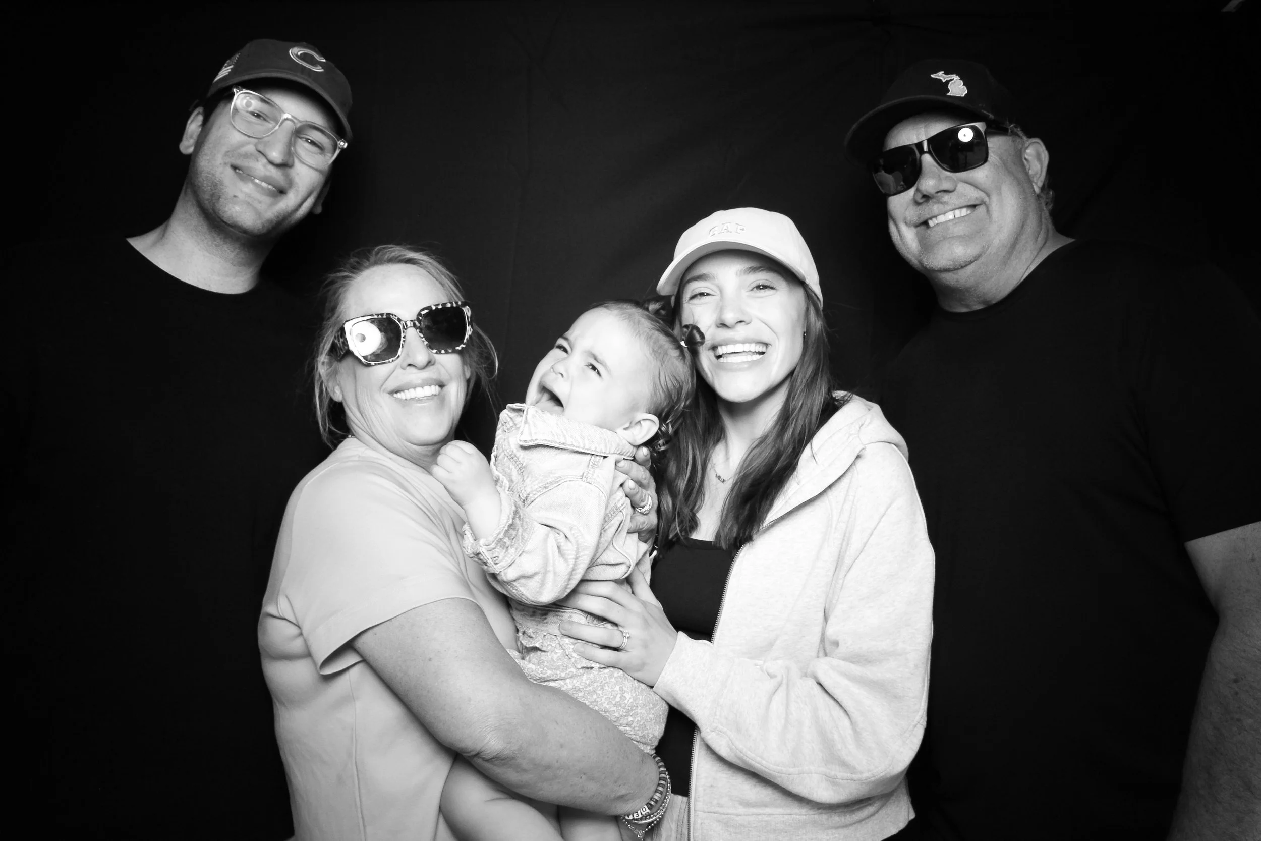 fotio-photobooth-chicago-vintage-bw-14.jpg