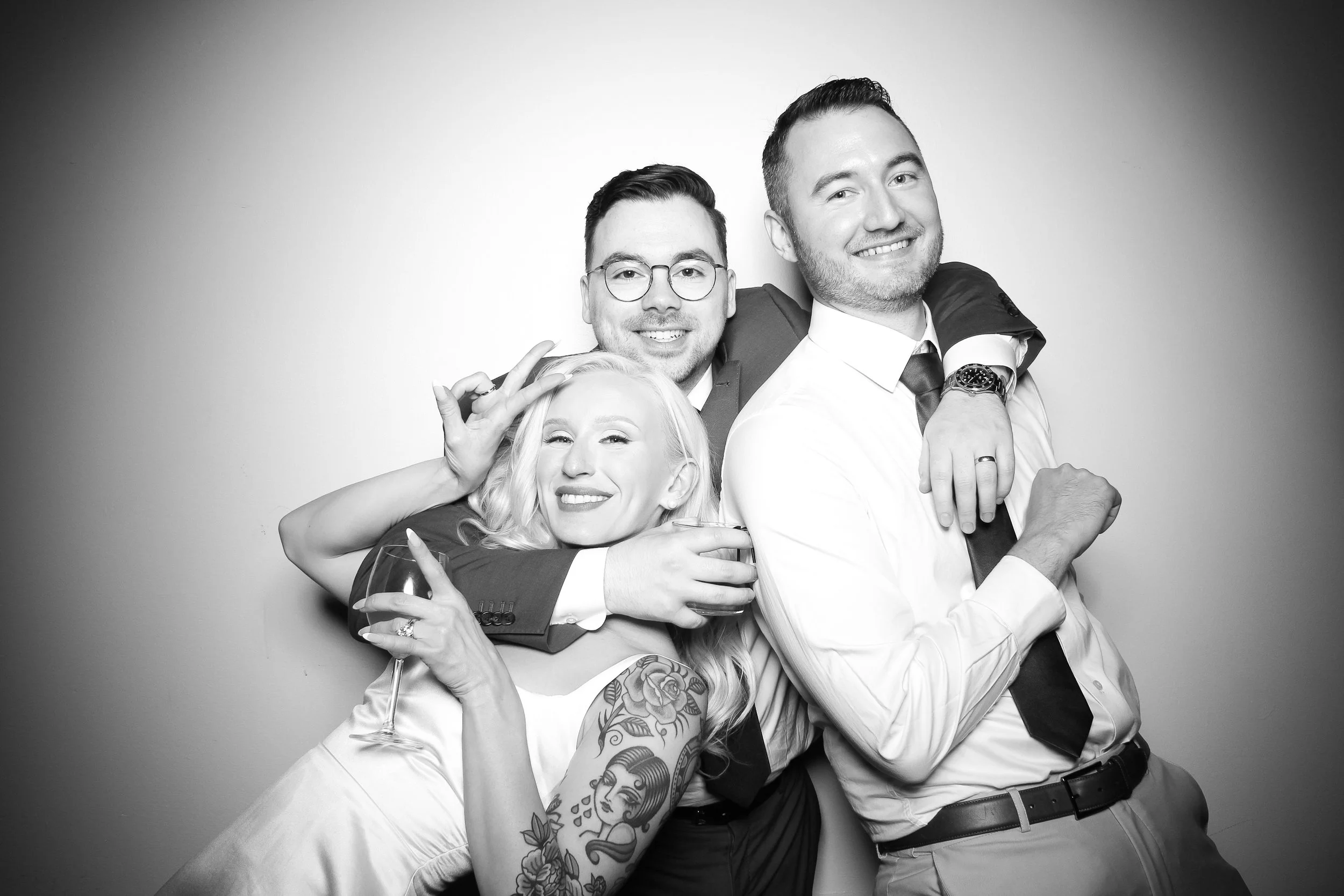 fotio-photobooth-chicago-vintage-bw-ravenswood-2.jpg