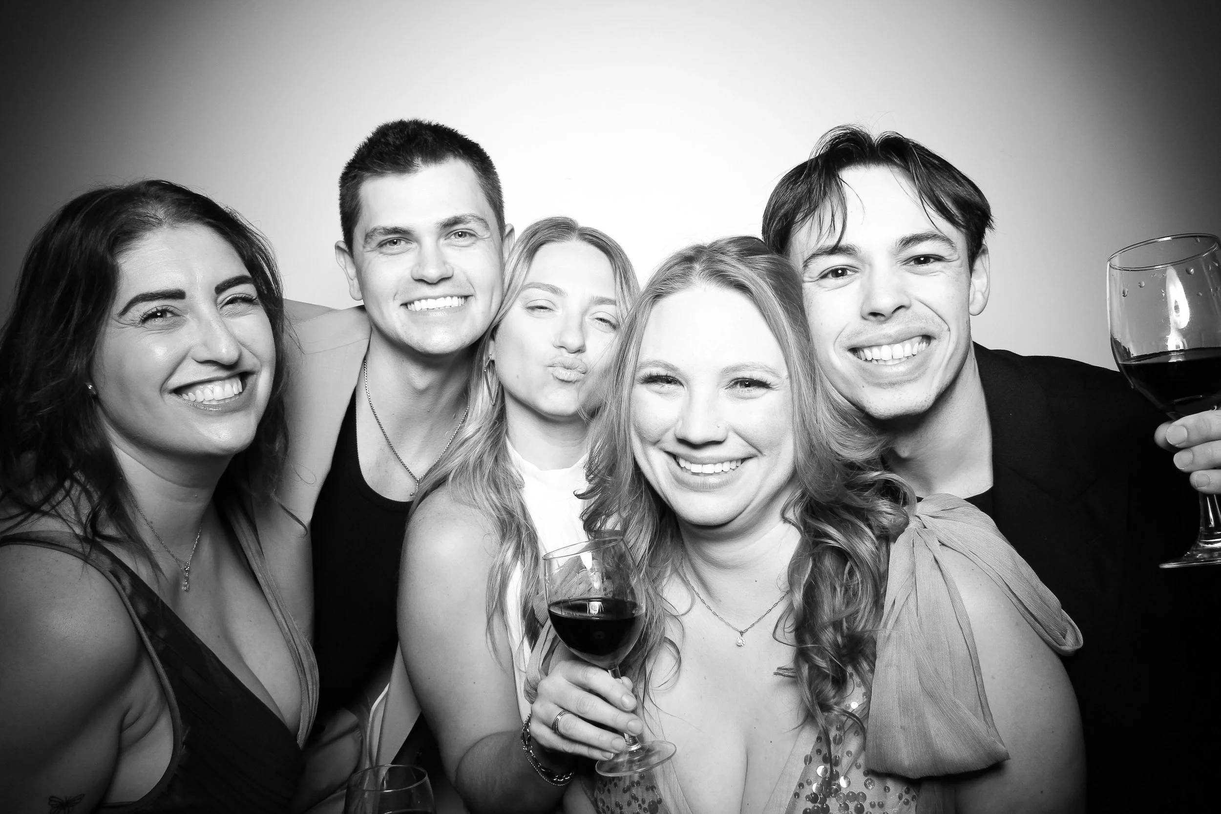 fotio-photobooth-chicago-vintage-bw-ravenswood-8.jpg