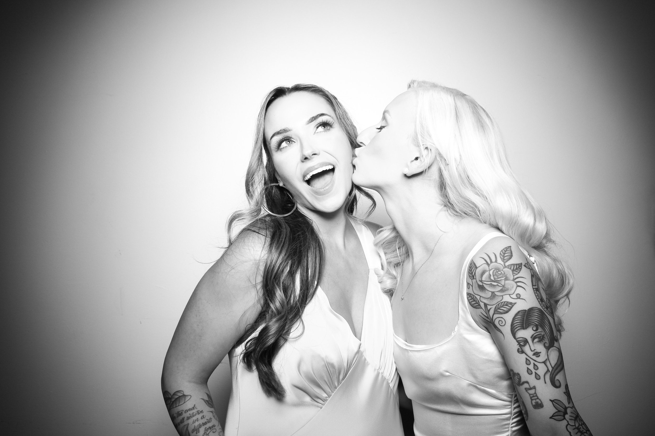 fotio-photobooth-chicago-vintage-bw-ravenswood-11.jpg
