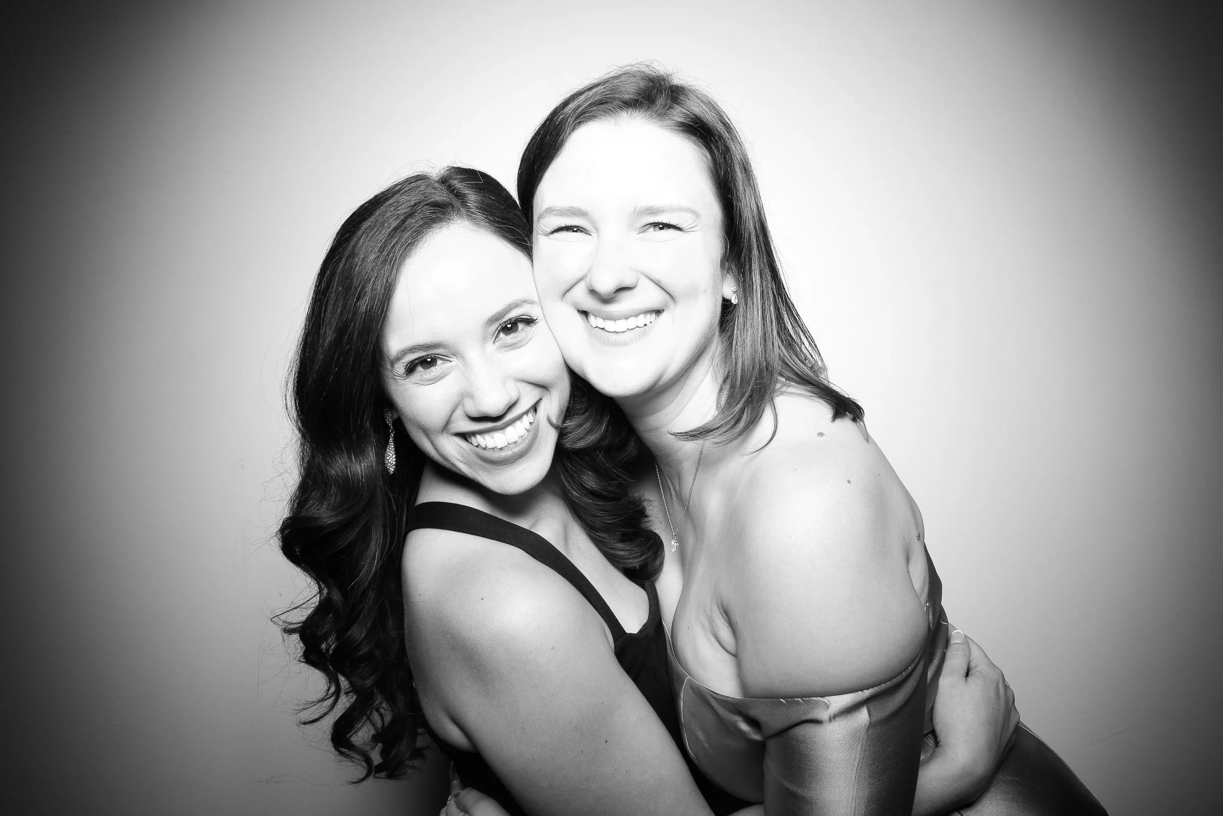 fotio-photobooth-chicago-vintage-bw-ravenswood-13.jpg